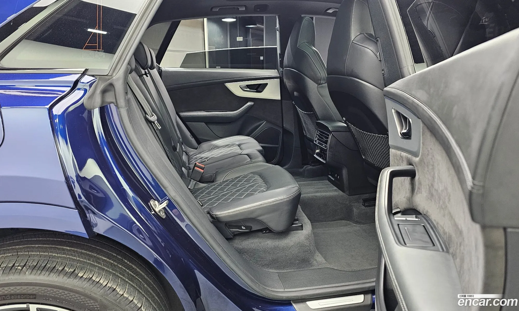 Audi Q8 2022 WAUZZZF18ND027753 — 27