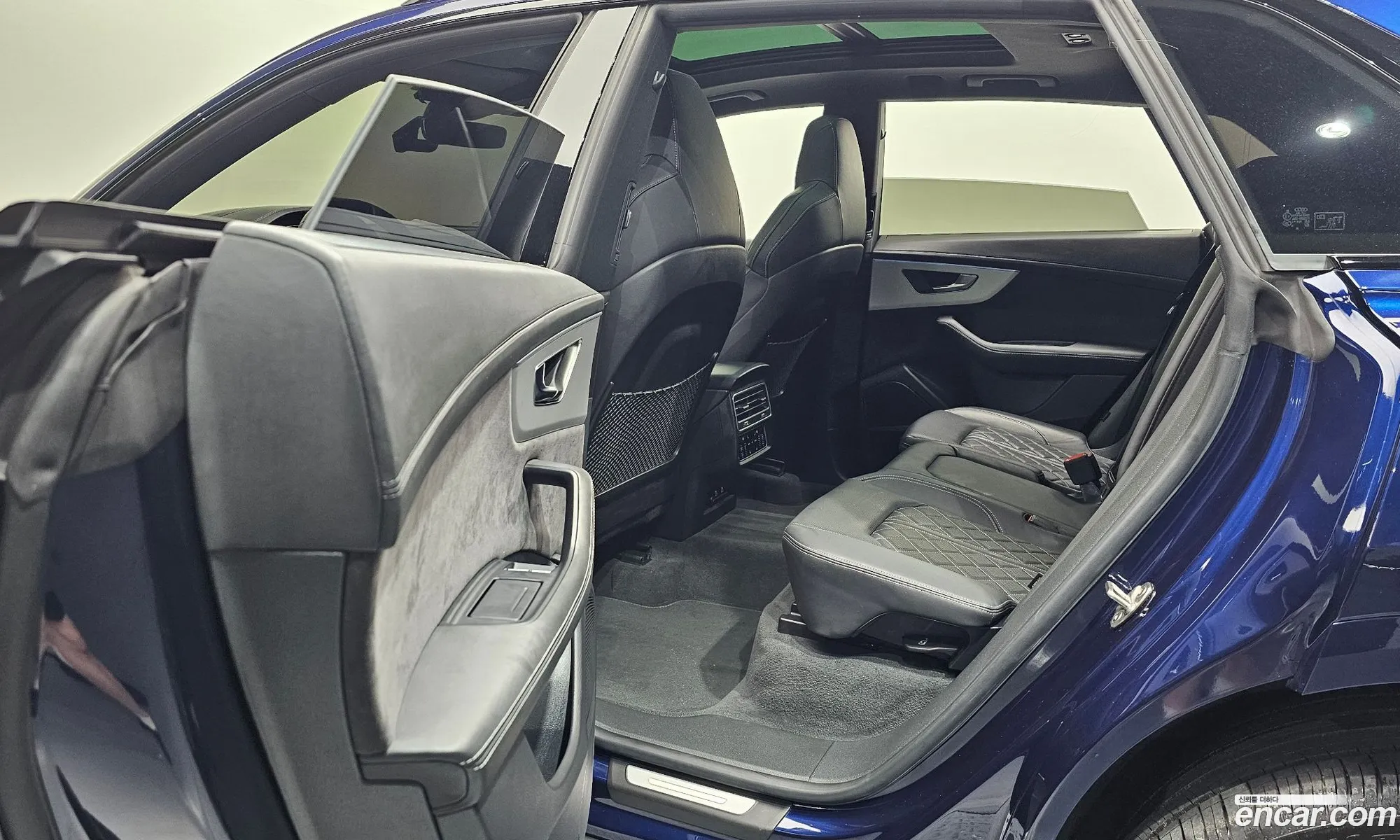 Audi Q8 2022 WAUZZZF18ND027753 — 24
