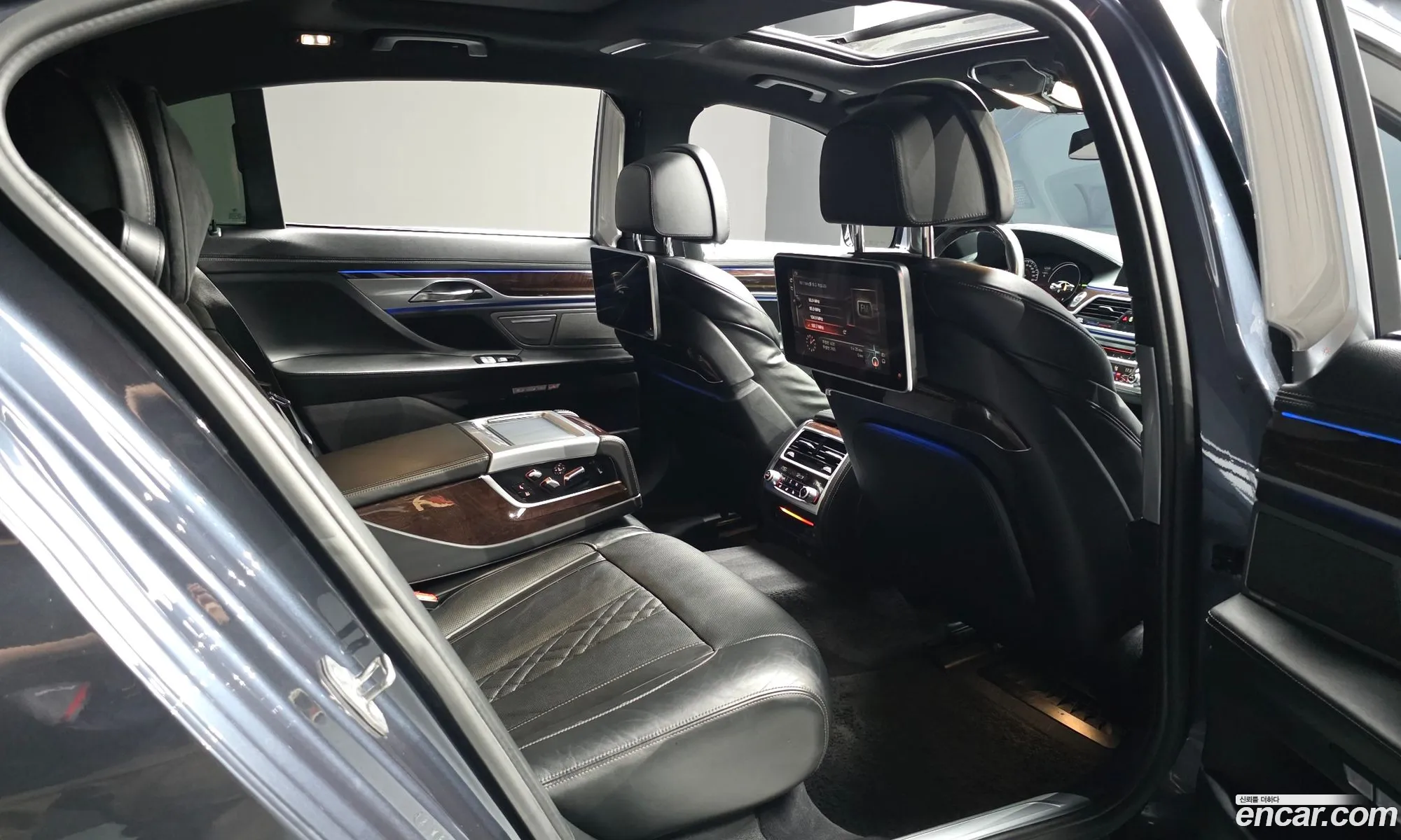 BMW 7 Series 2016 WBA7G610XGG678989 — 7