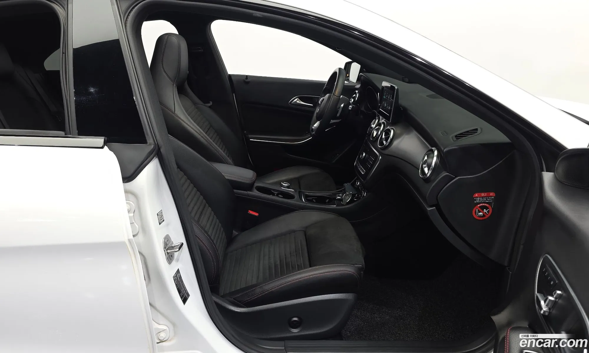 Mercedes-Benz CLA-Class C117 2018 — 18