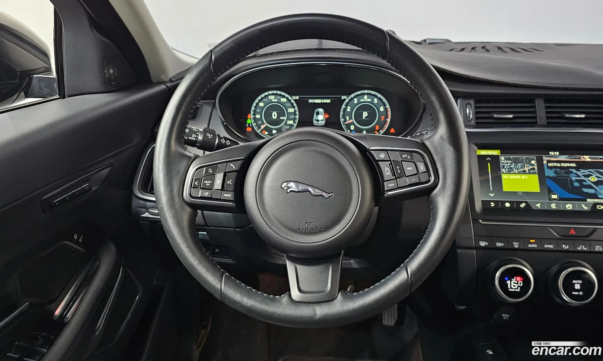 Jaguar E-Pace 2018 SADFA2BX5J1Z29064 — 22