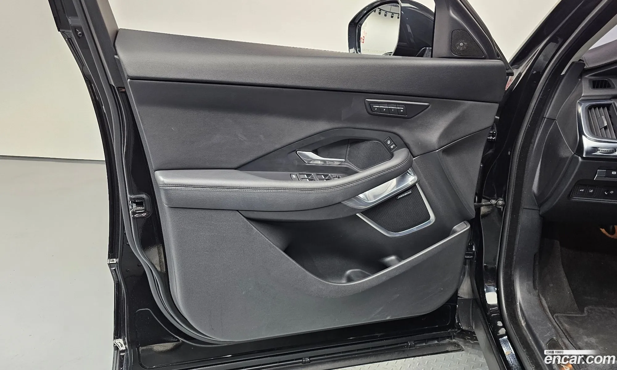 Jaguar E-Pace 2018 SADFA2BX5J1Z29064 — 6