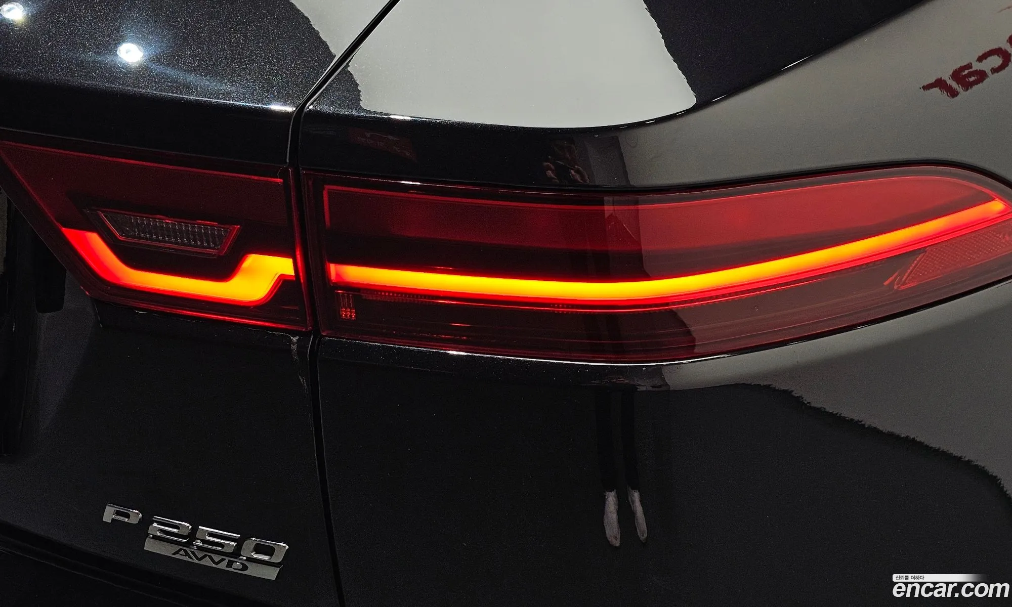 Jaguar E-Pace 2018 SADFA2BX5J1Z29064 — 16