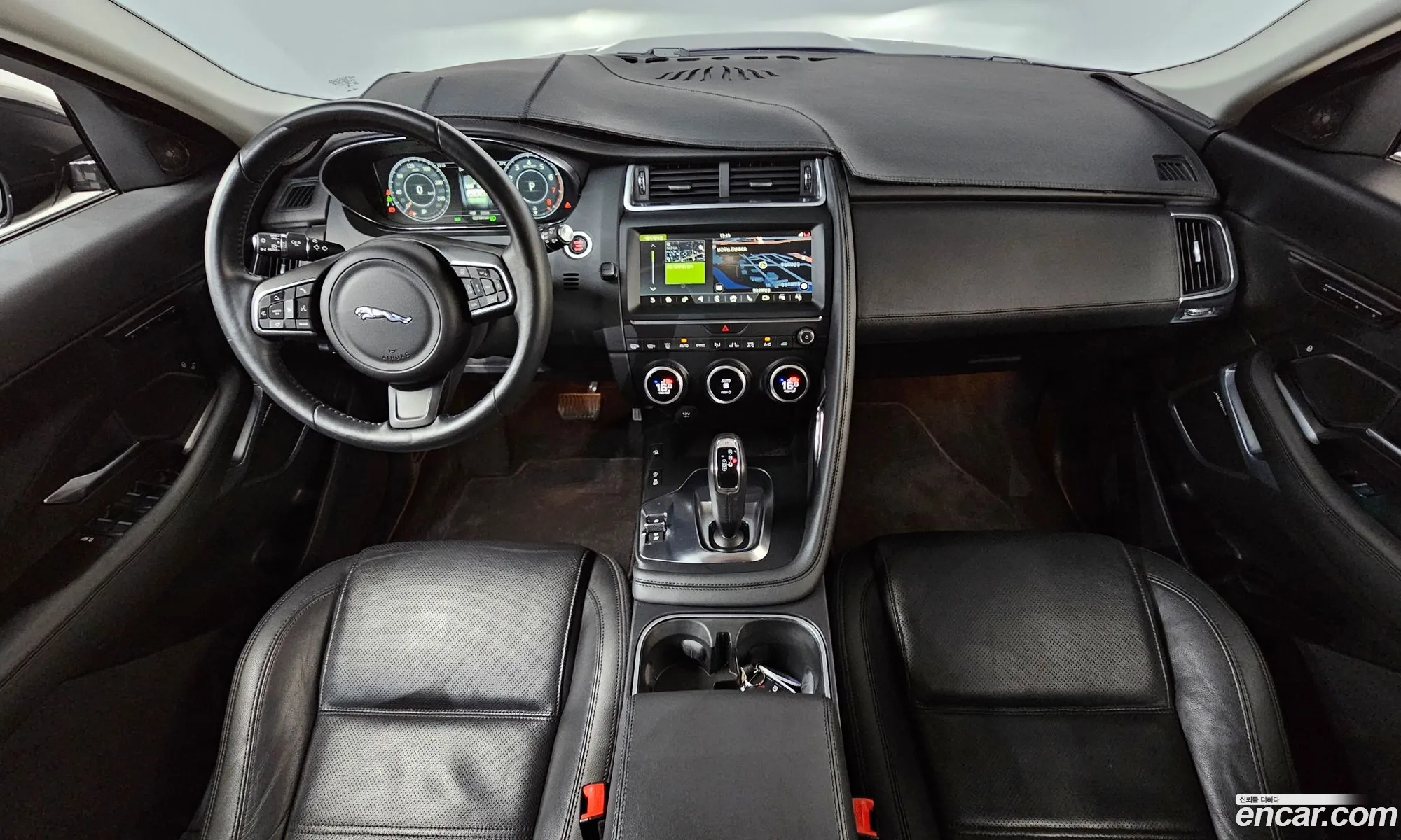 Jaguar E-Pace 2018 SADFA2BX5J1Z29064 — 30