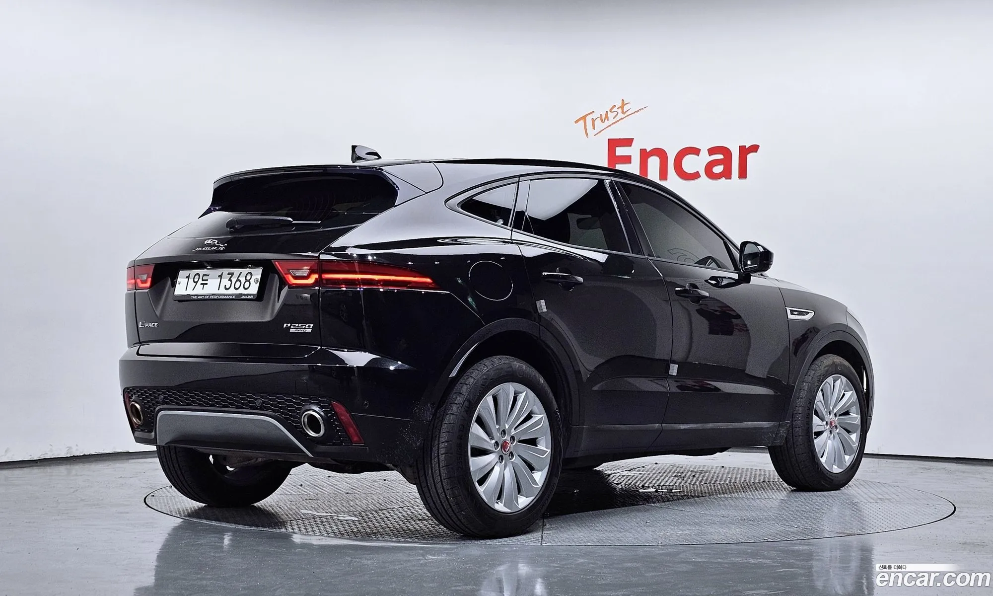 Jaguar E-Pace 2018 SADFA2BX5J1Z29064 — 3
