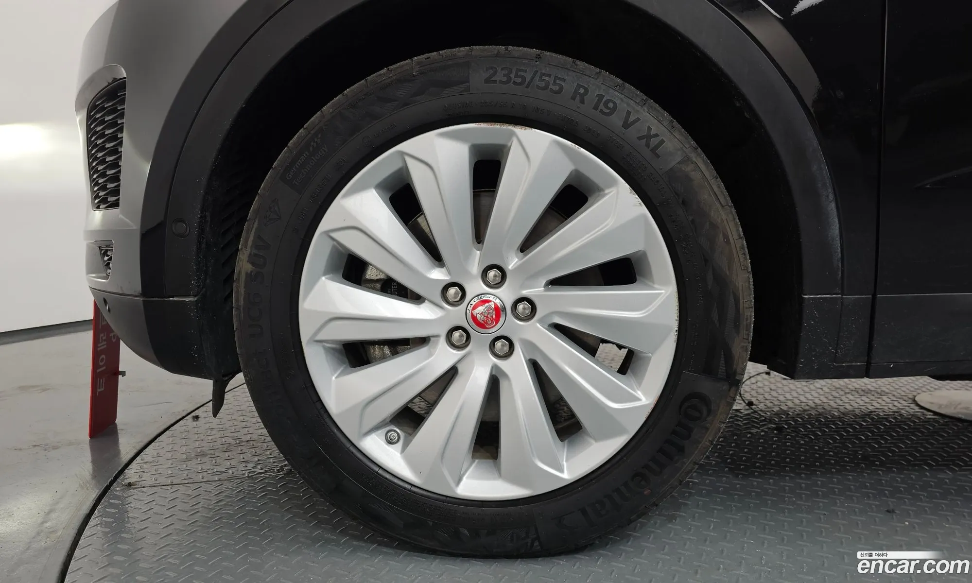 Jaguar E-Pace 2018 SADFA2BX5J1Z29064 — 21