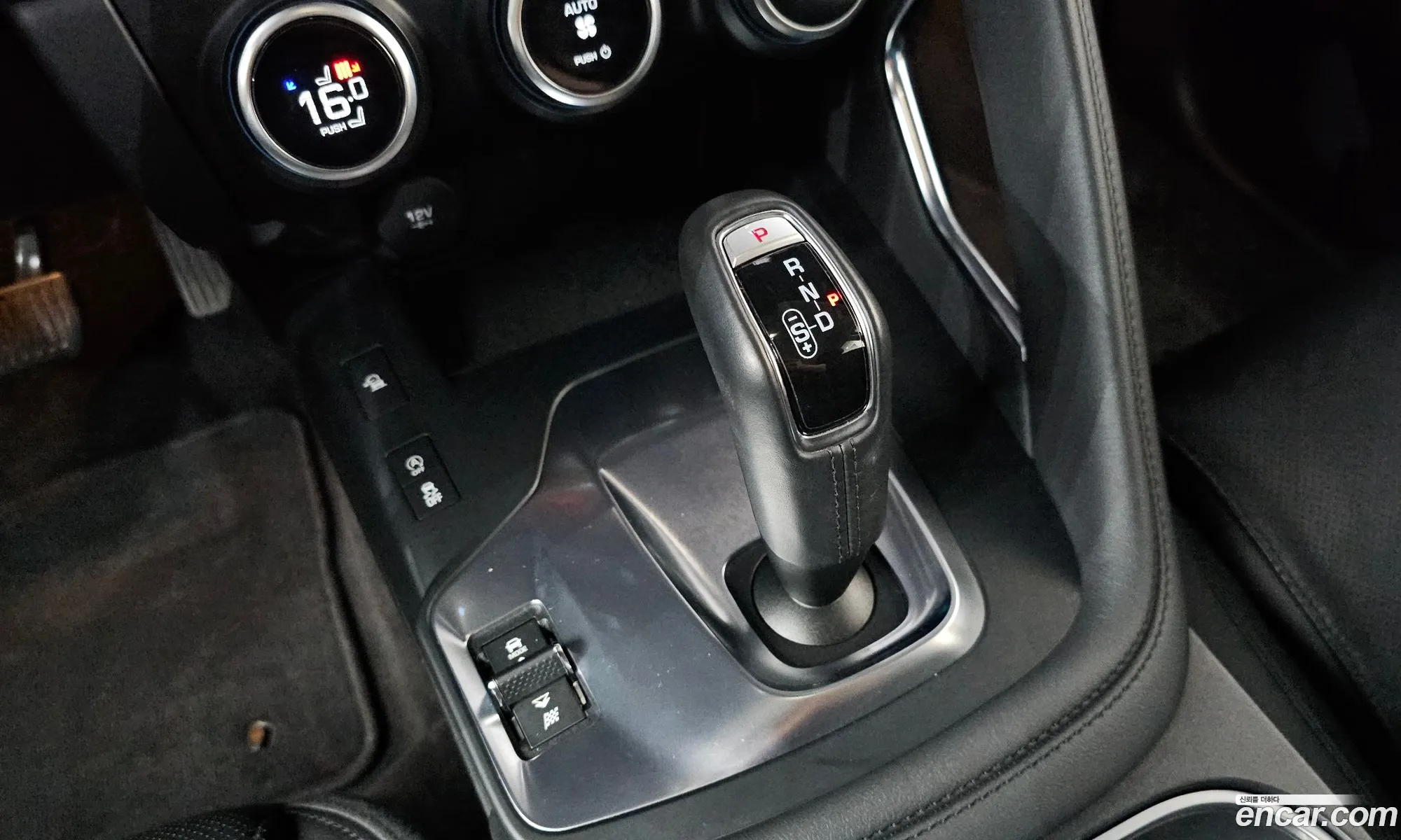 Jaguar E-Pace 2018 SADFA2BX5J1Z29064 — 24