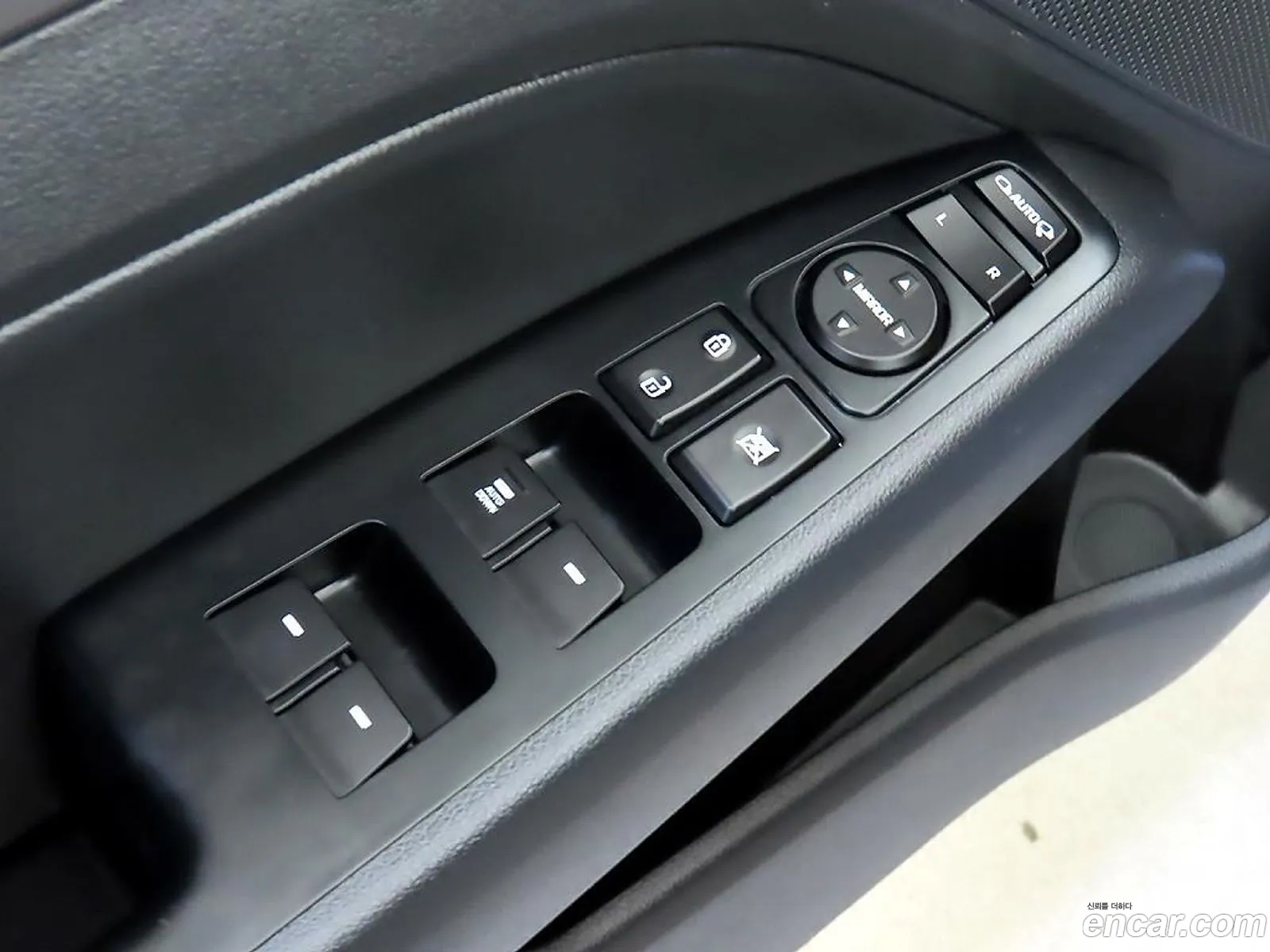 Hyundai Elantra AD 2017 — 14
