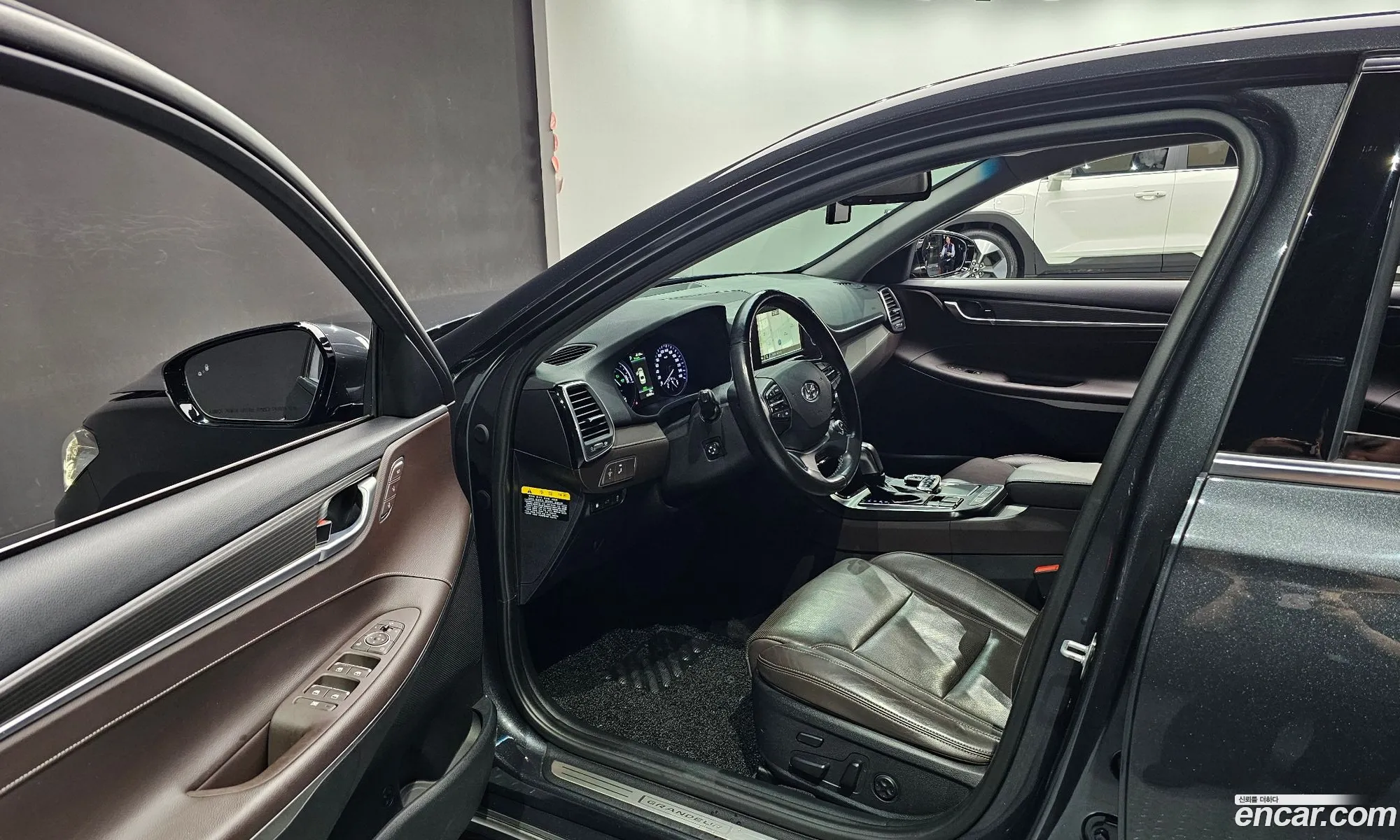 Hyundai Grandeur IG Hybrid 2017 — 17