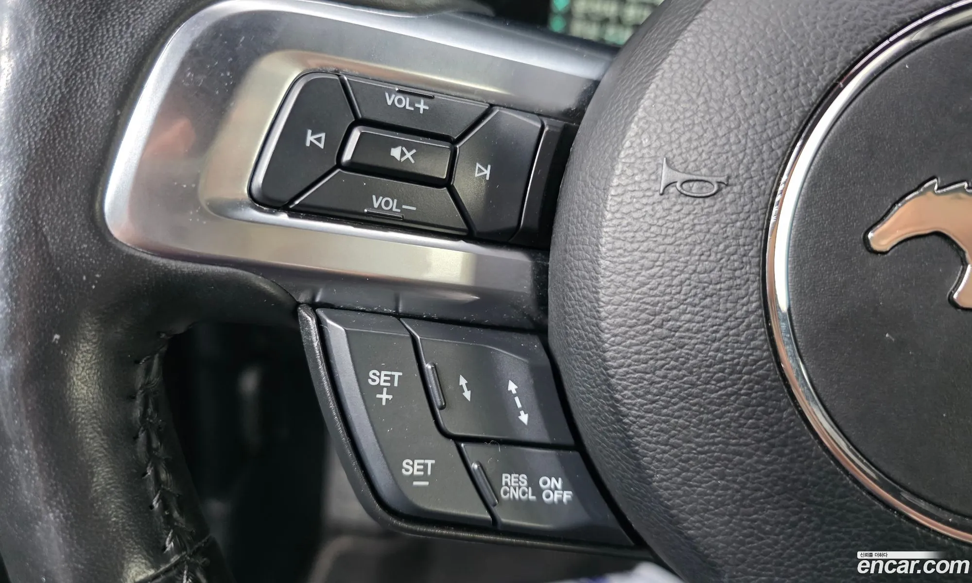 Ford Mustang 2019 1FA6P8CF9K5165612 — 17