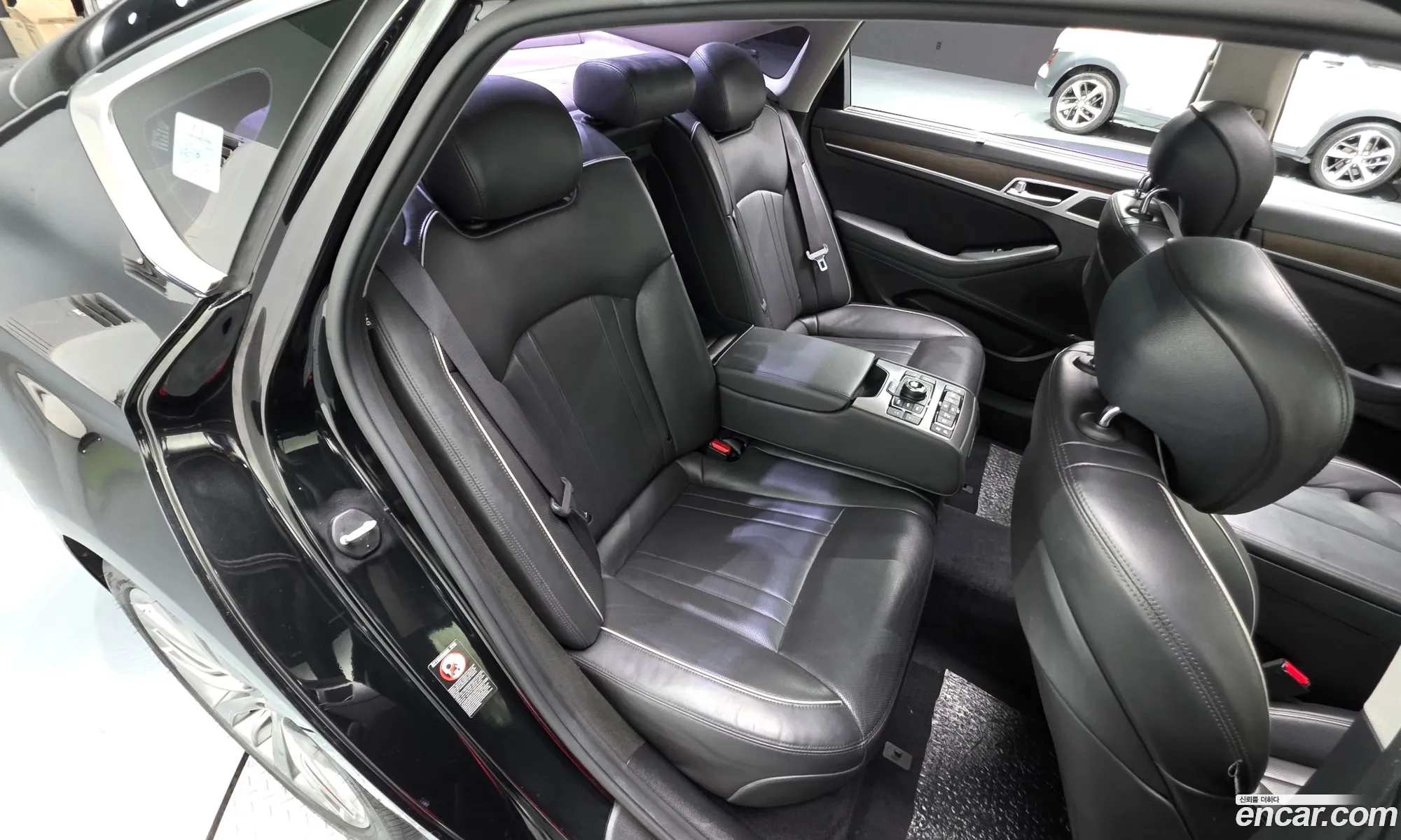 Hyundai Genesis DH 2016 — 25