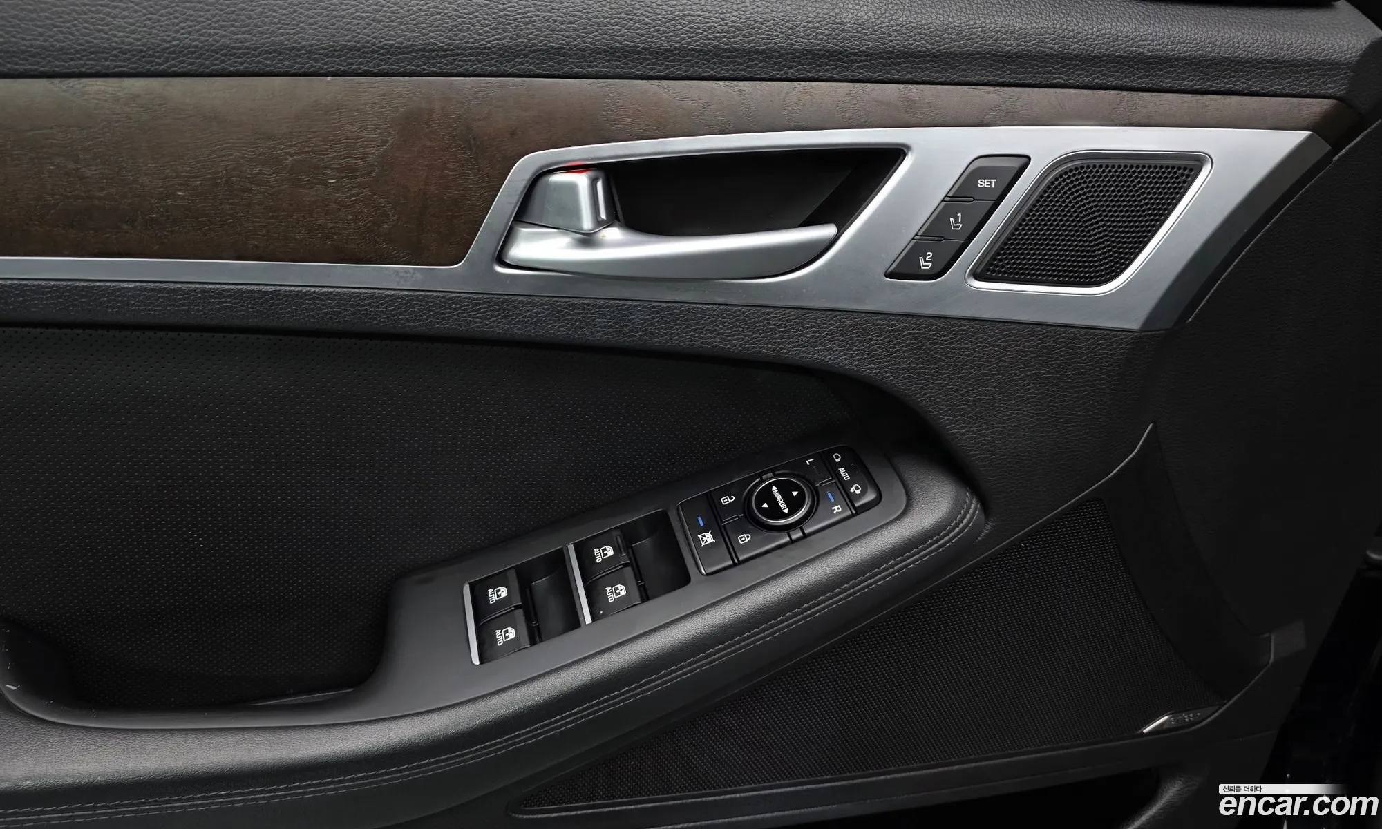 Hyundai Genesis DH 2016 — 23