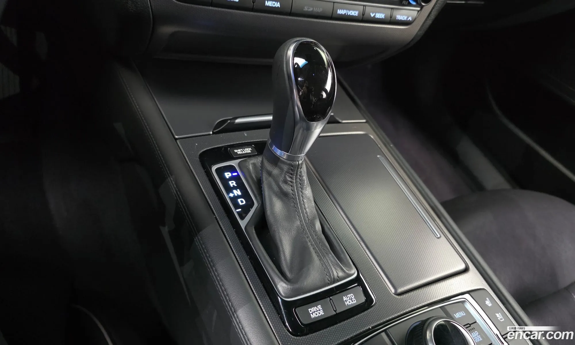 Hyundai Genesis DH 2016 — 29