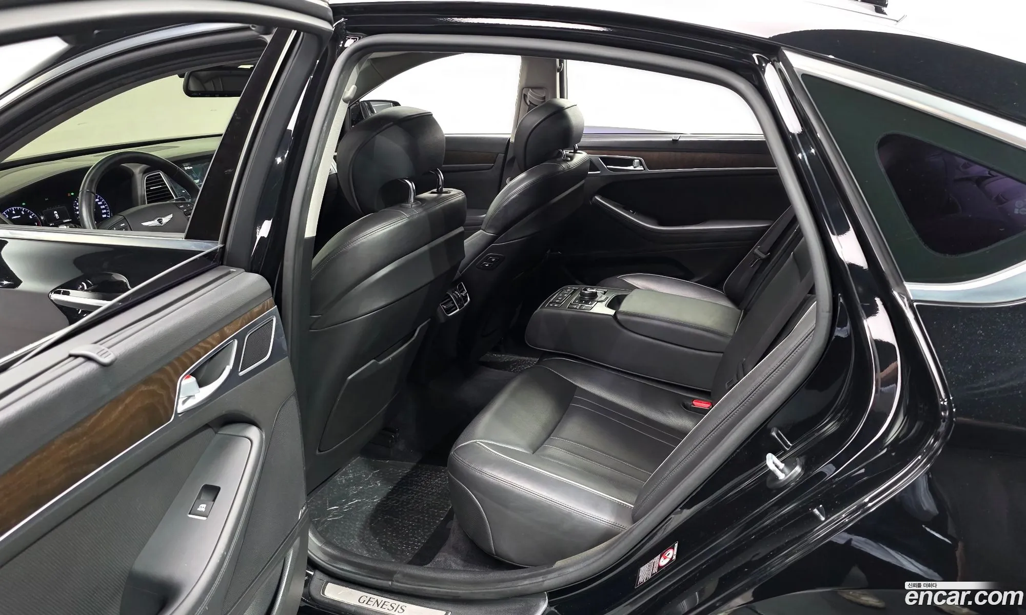 Hyundai Genesis DH 2016 — 30