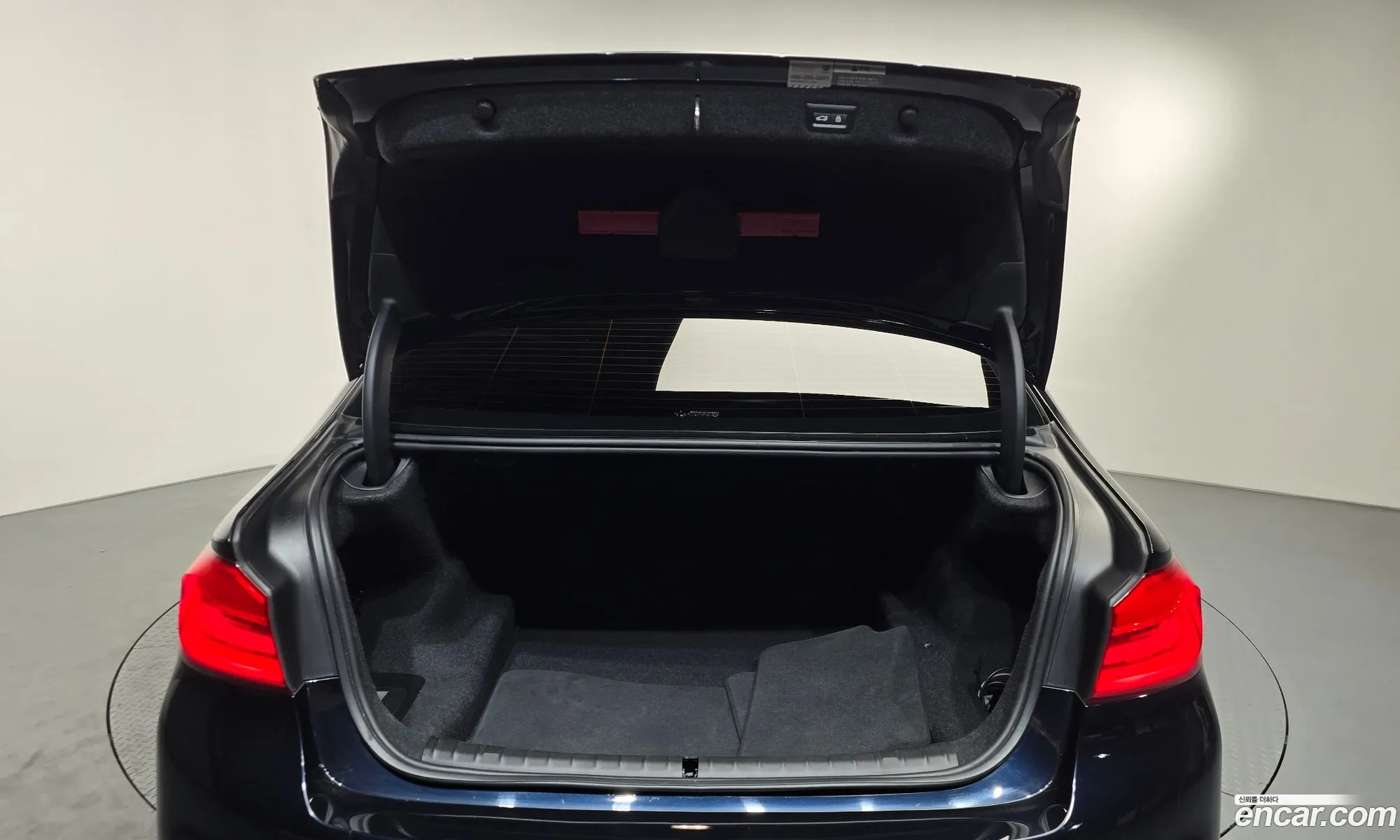 BMW 5 Series 2019 WBAJD9103KWC84350 — 25