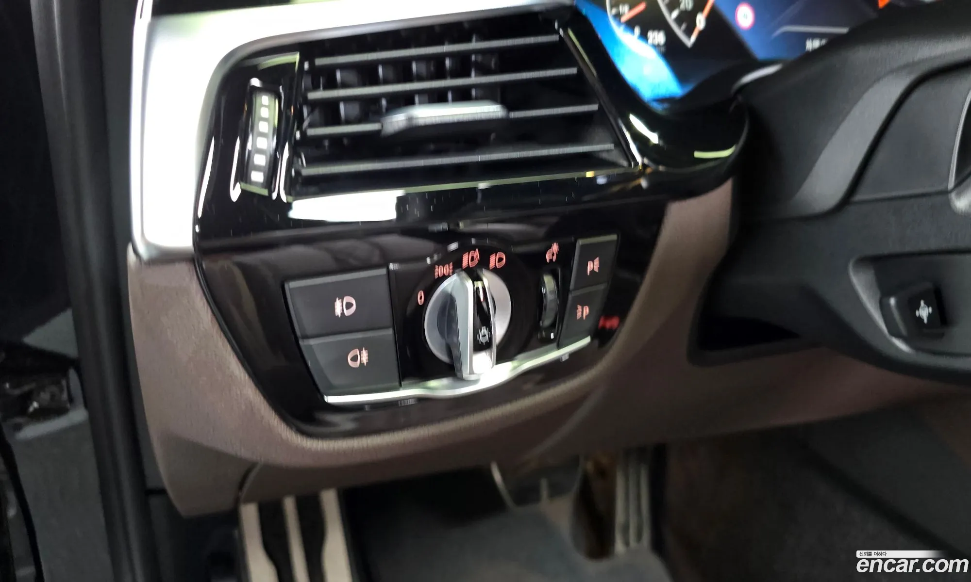 BMW 5 Series 2019 WBAJD9103KWC84350 — 30