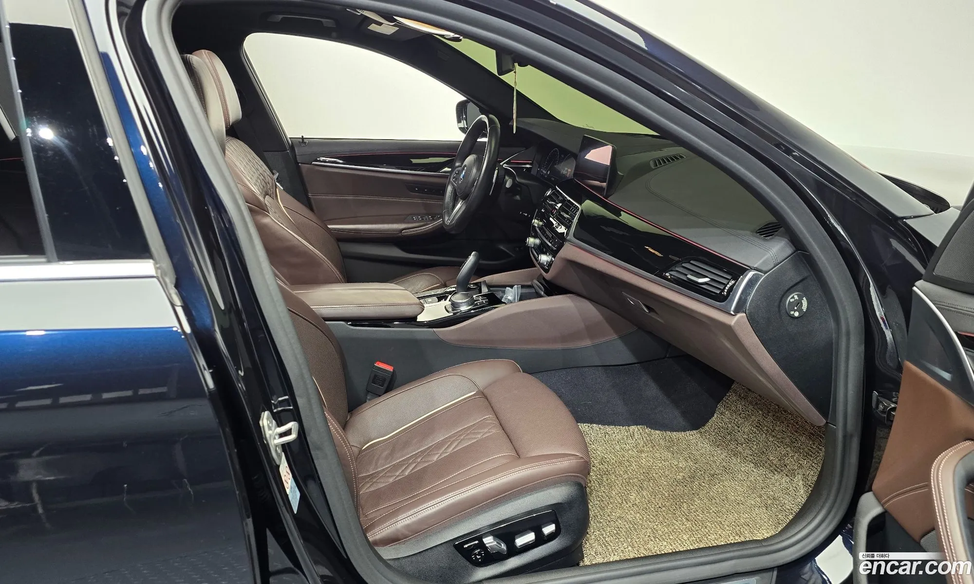 BMW 5 Series 2019 WBAJD9103KWC84350 — 14