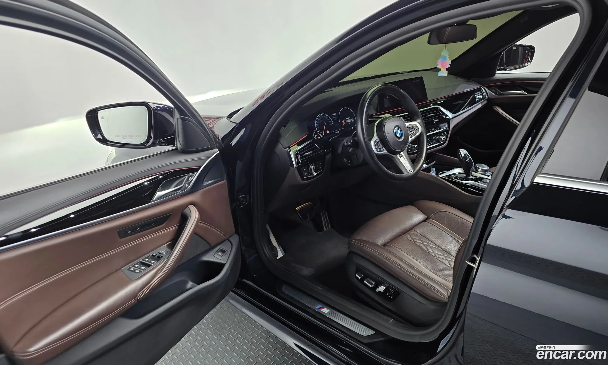 BMW 5 Series 2019 WBAJD9103KWC84350 — 24