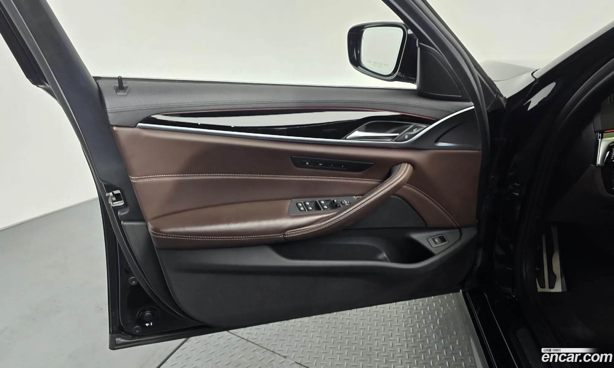 BMW 5 Series 2019 WBAJD9103KWC84350 — 19