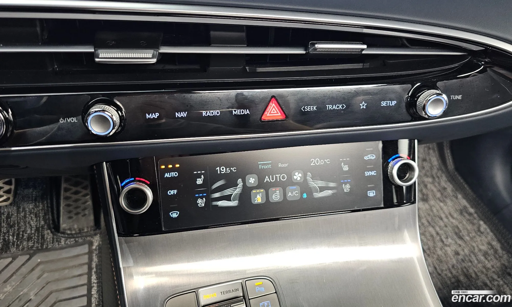 Genesis GV70 2024 — 26
