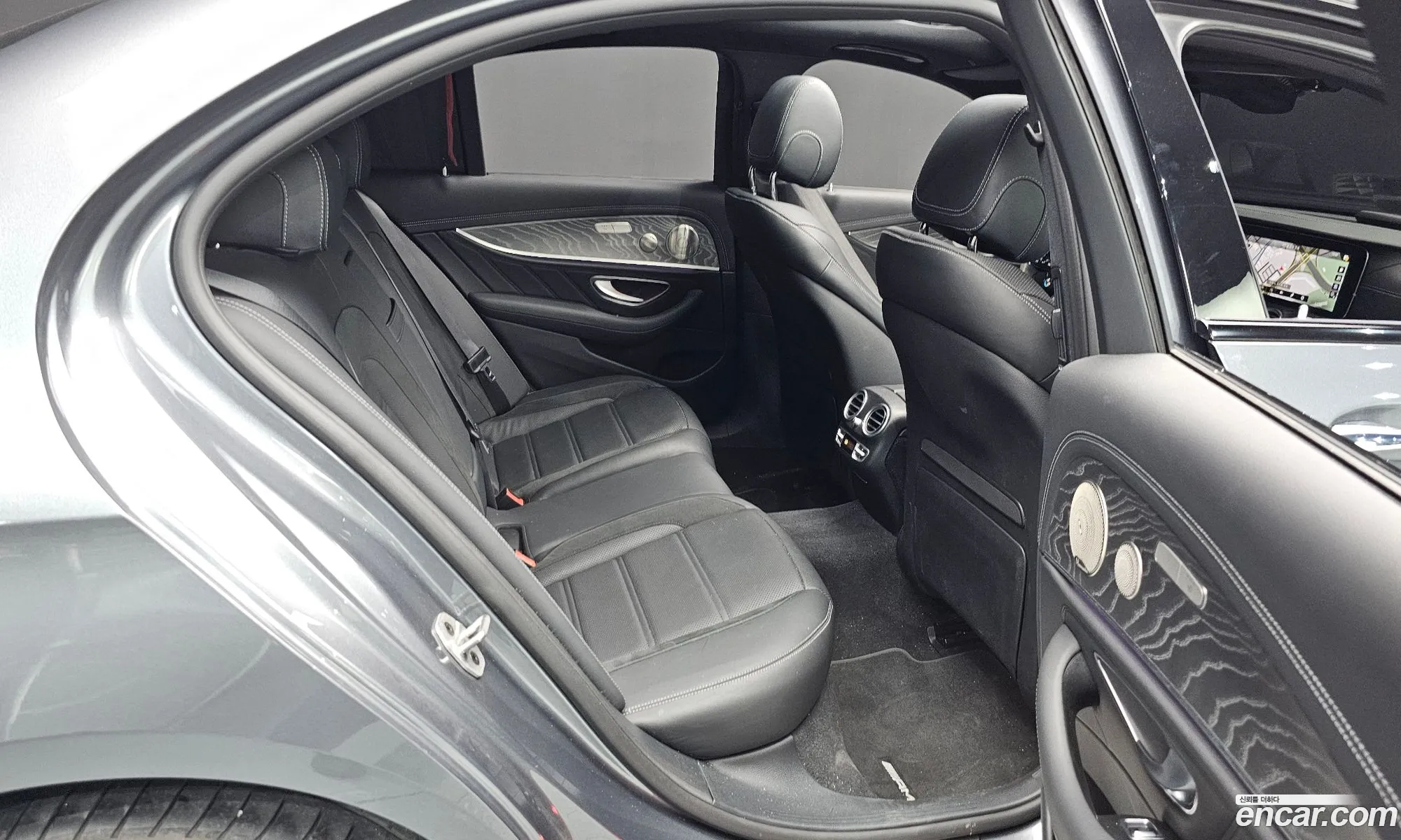 Mercedes-Benz E-Class W213 2022 — 35