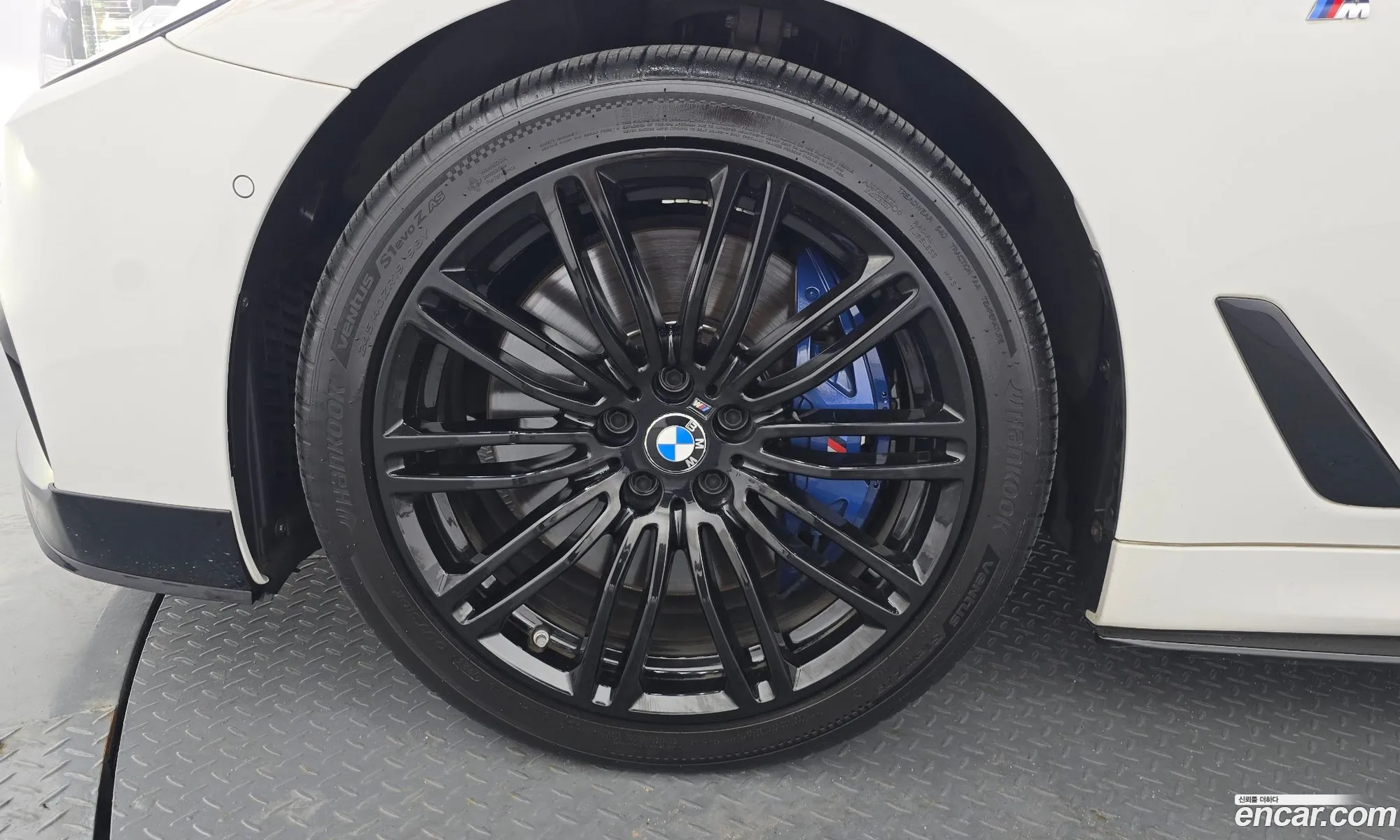 BMW 5 Series 2018 WBAJB5106JB195132 — 4