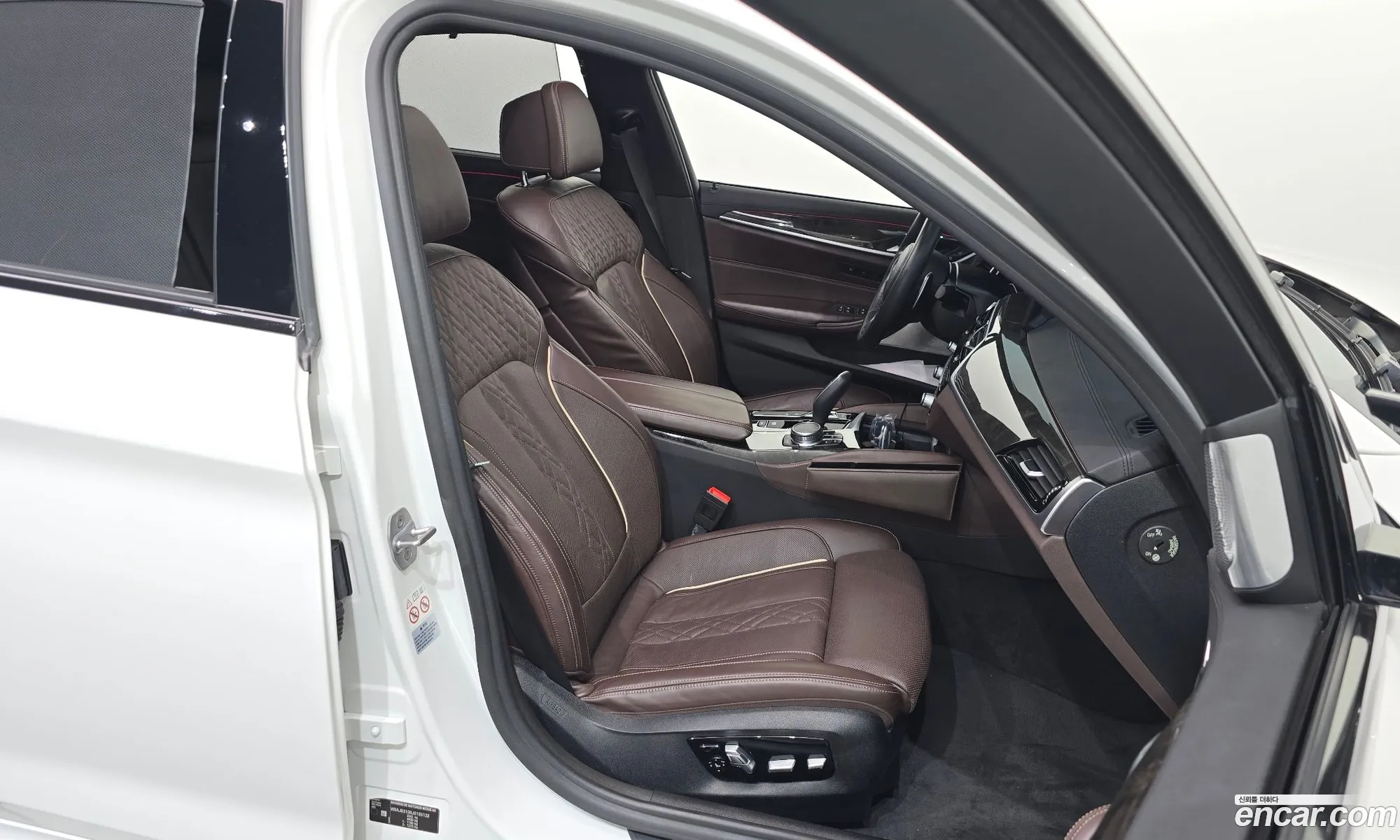 BMW 5 Series 2018 WBAJB5106JB195132 — 24