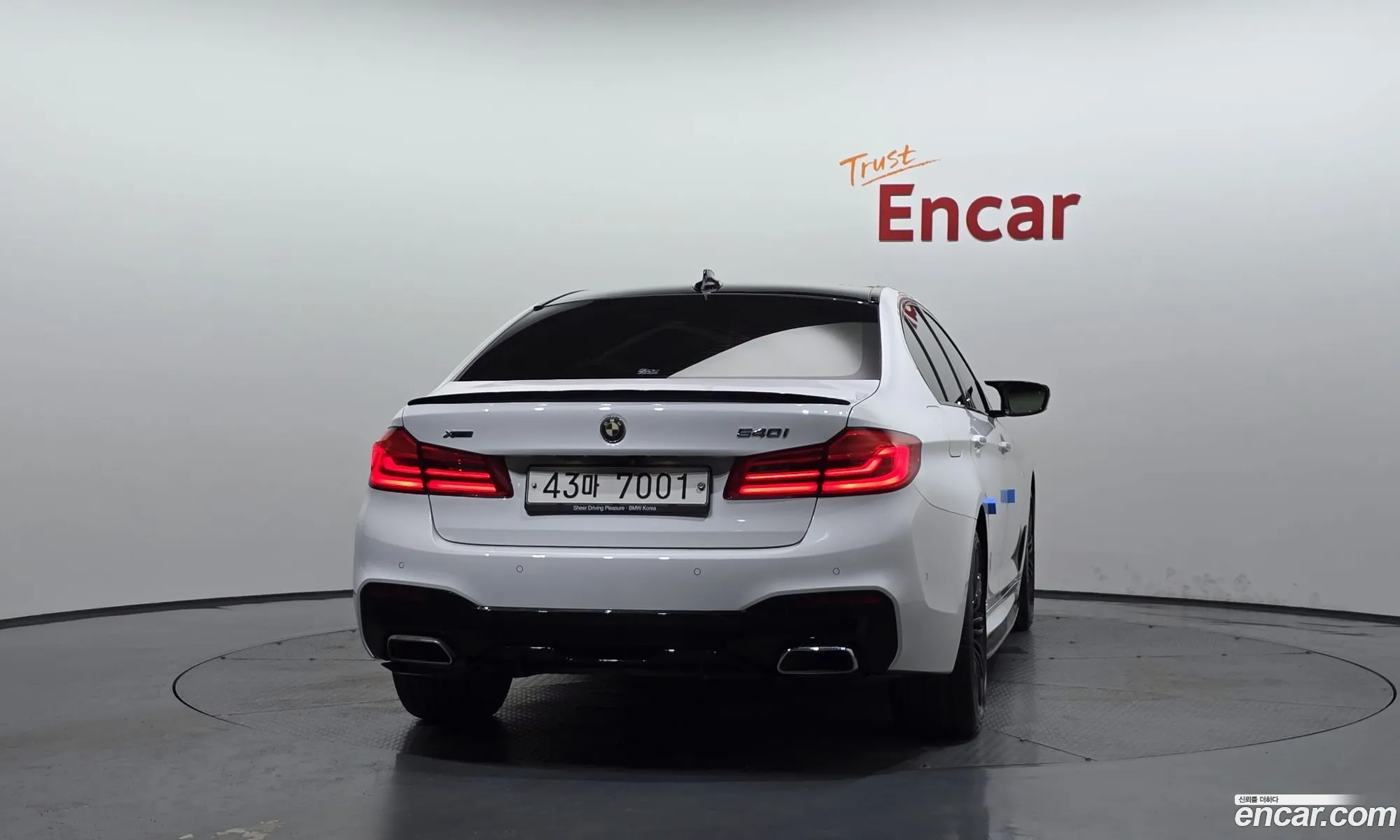 BMW 5 Series 2018 WBAJB5106JB195132 — 32