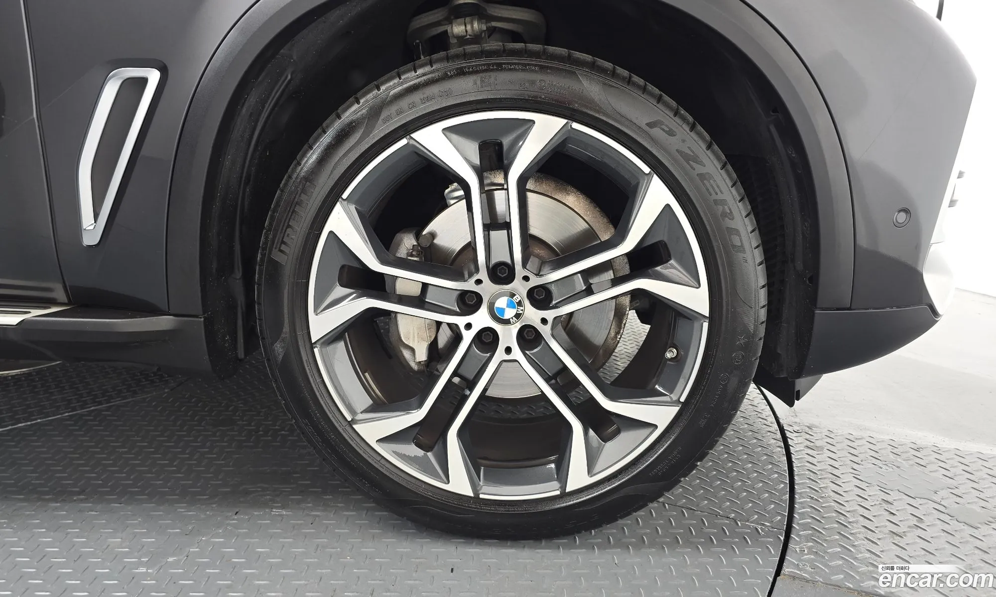 BMW X5 2022 — 7
