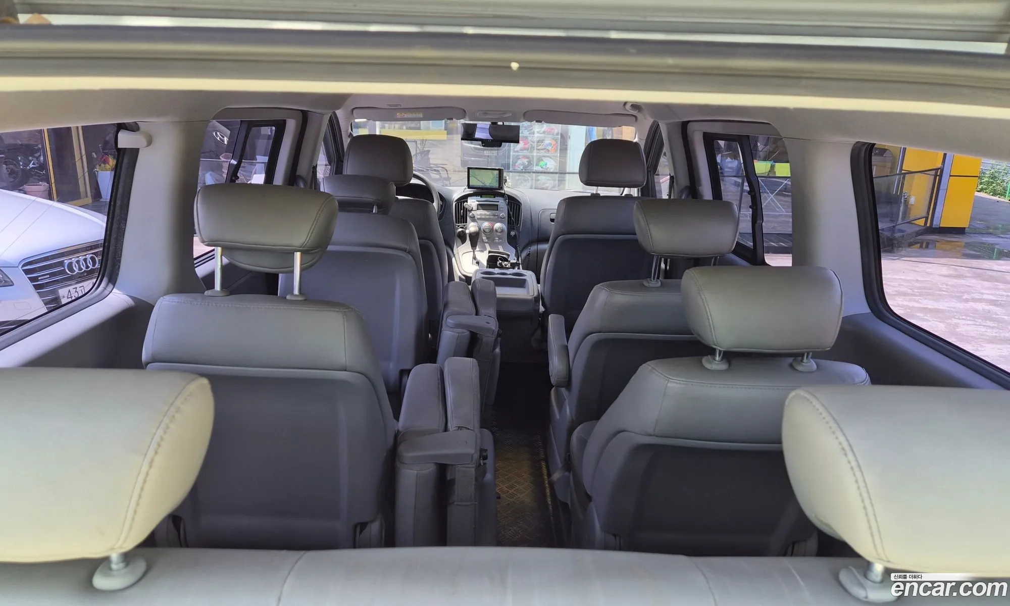 Hyundai Grand Starex 2013 — 17