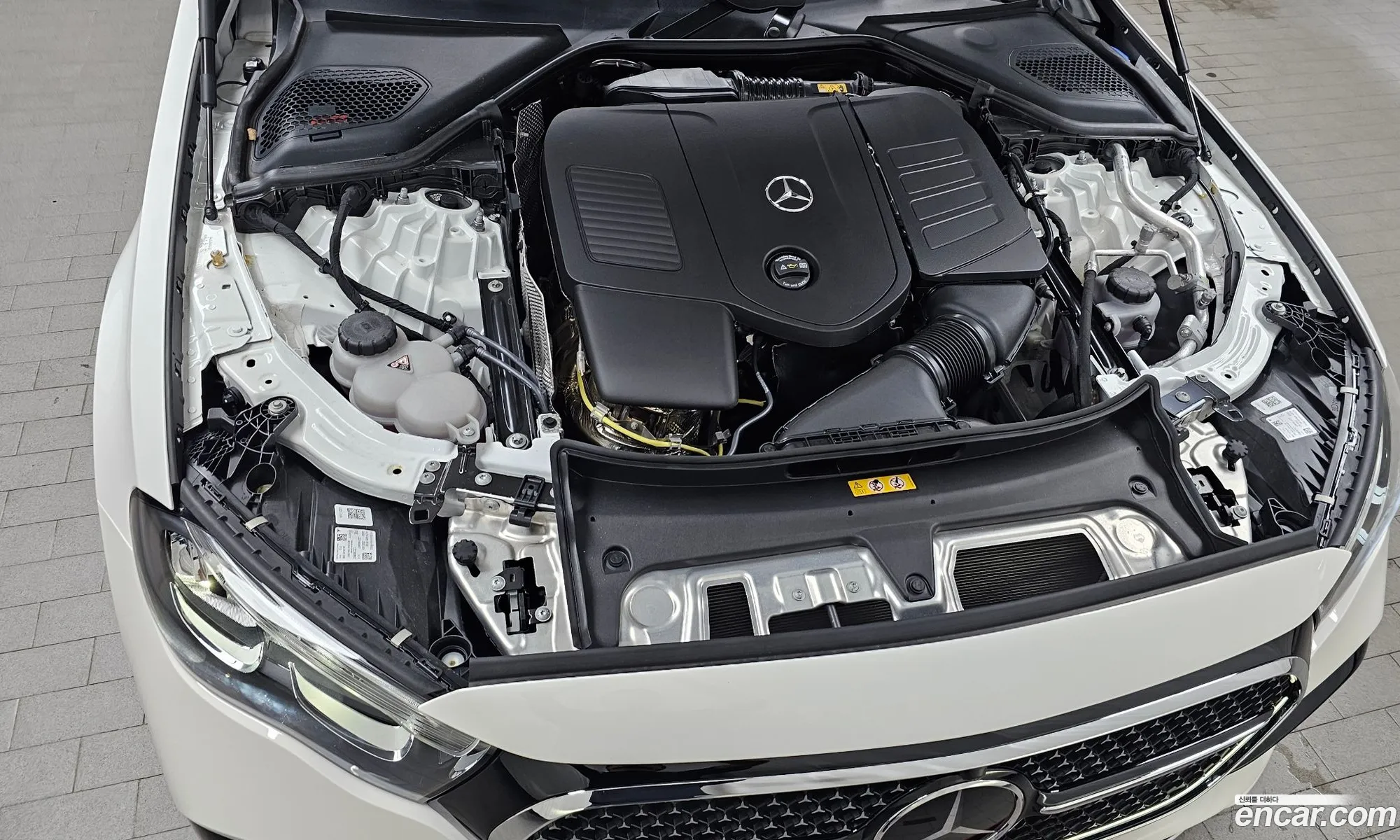 Mercedes-Benz E-Class W214 2025 — 30