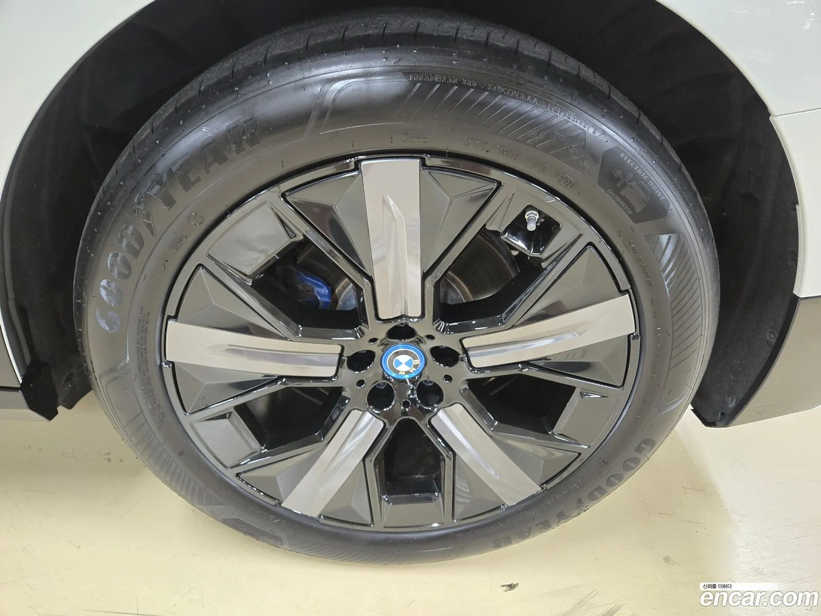BMW iX 2025 — 3