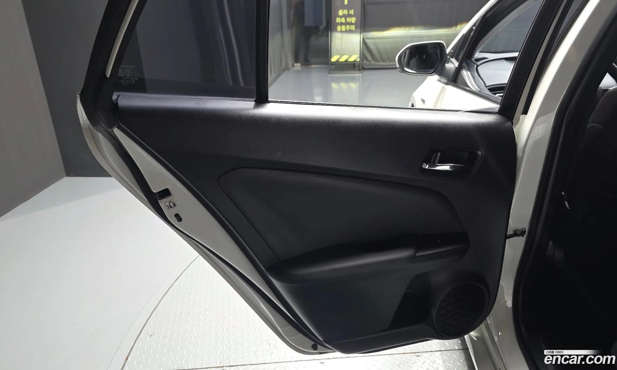 Toyota Prius 2019 JTDKARFU0K3100511 — 28