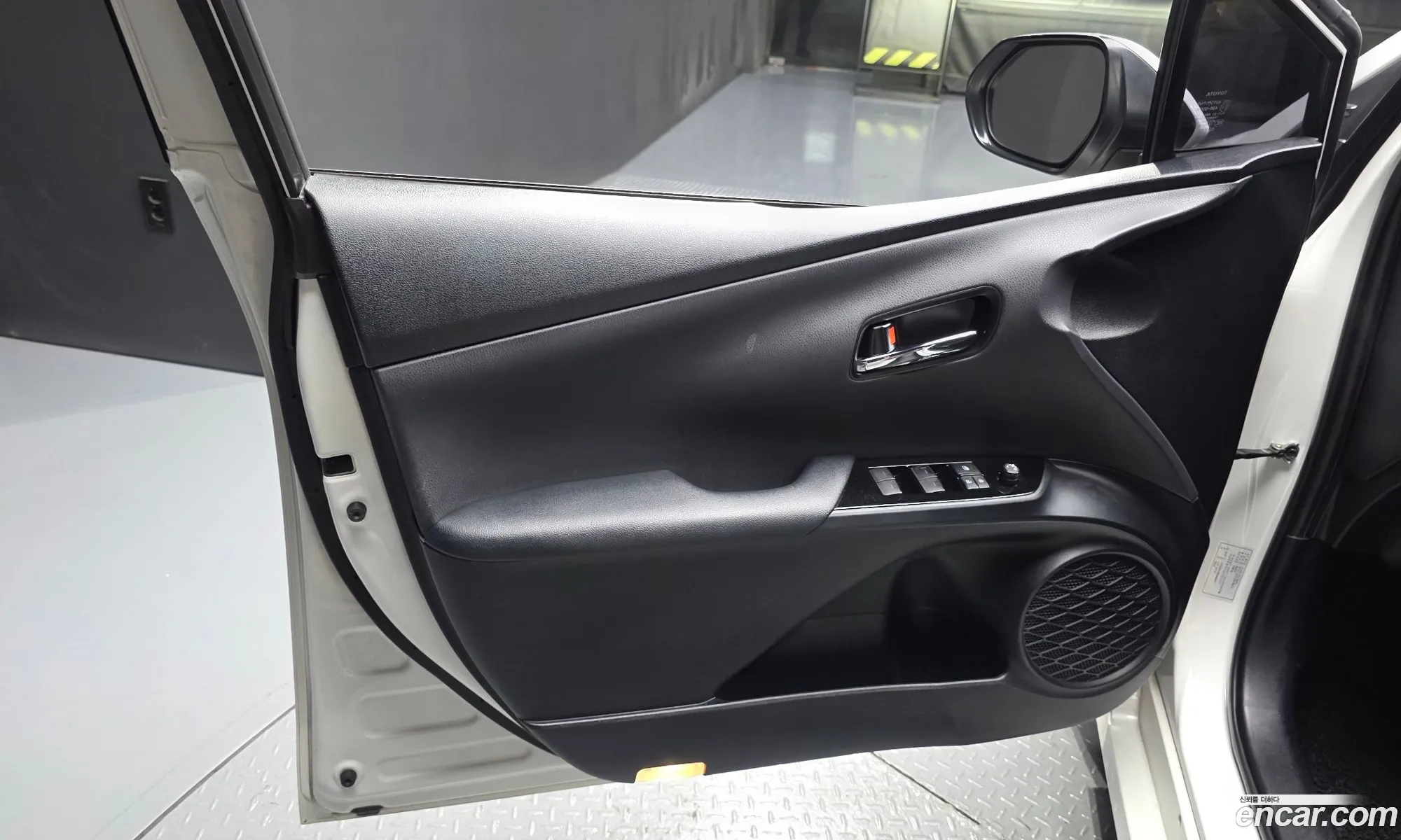 Toyota Prius 2019 JTDKARFU0K3100511 — 13