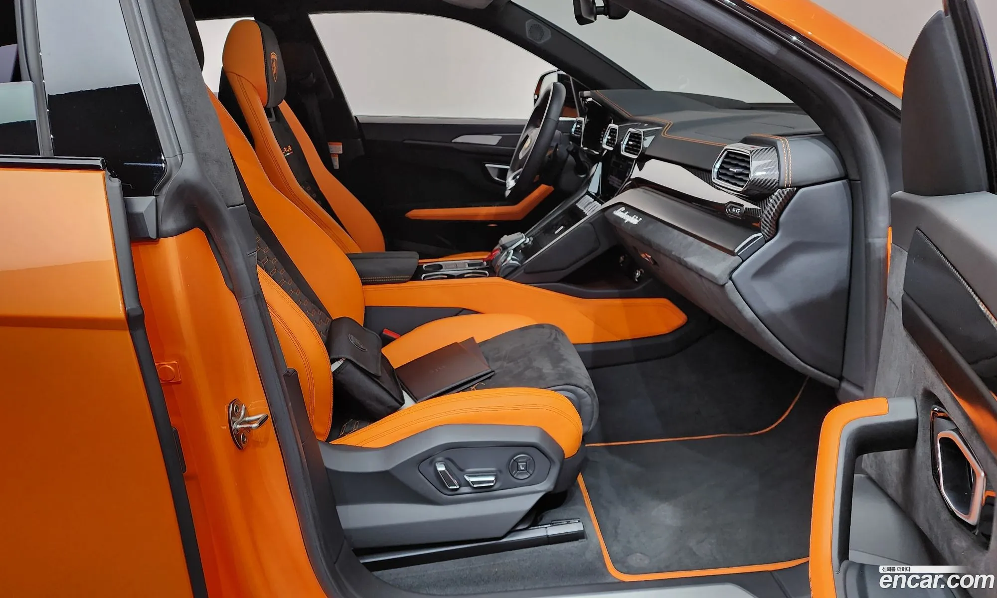 Lamborghini Urus 2022 — 25