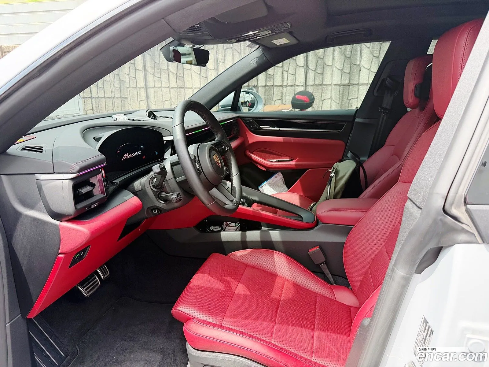 Porsche Macan EV 2025 — 14
