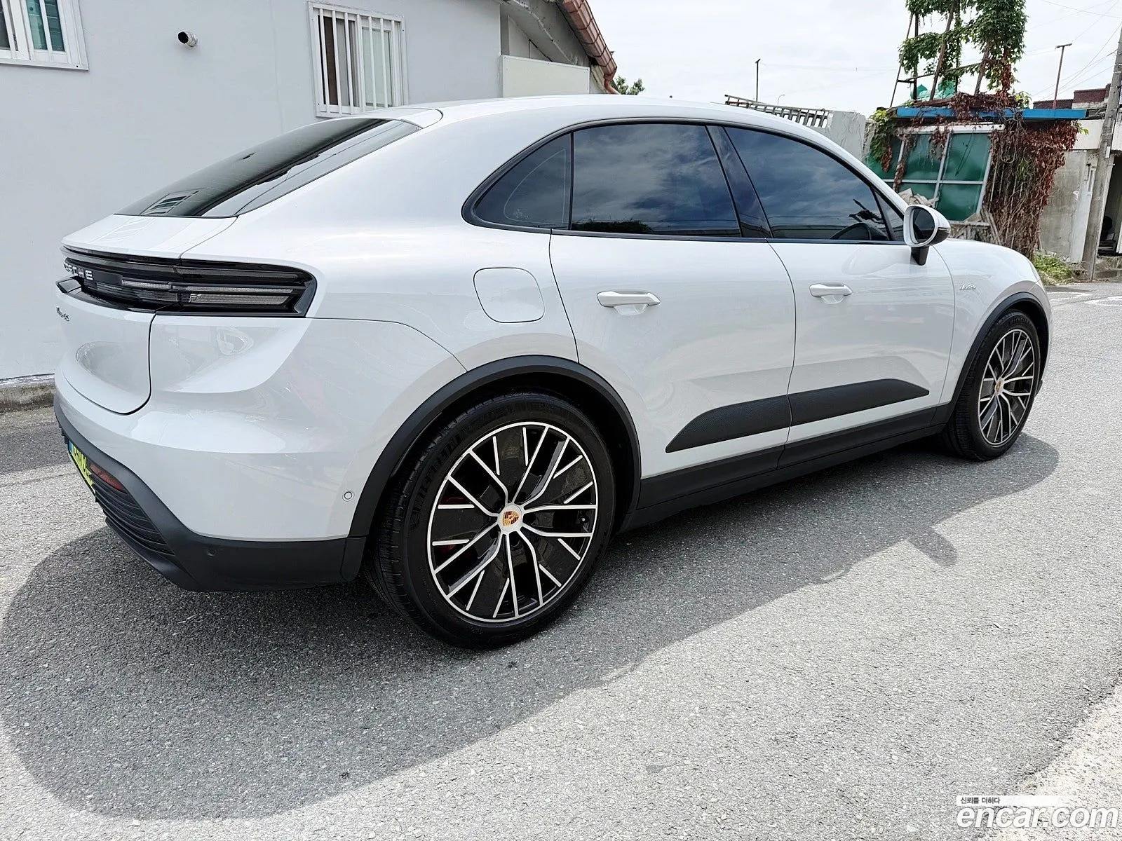 Porsche Macan EV 2025 — 12