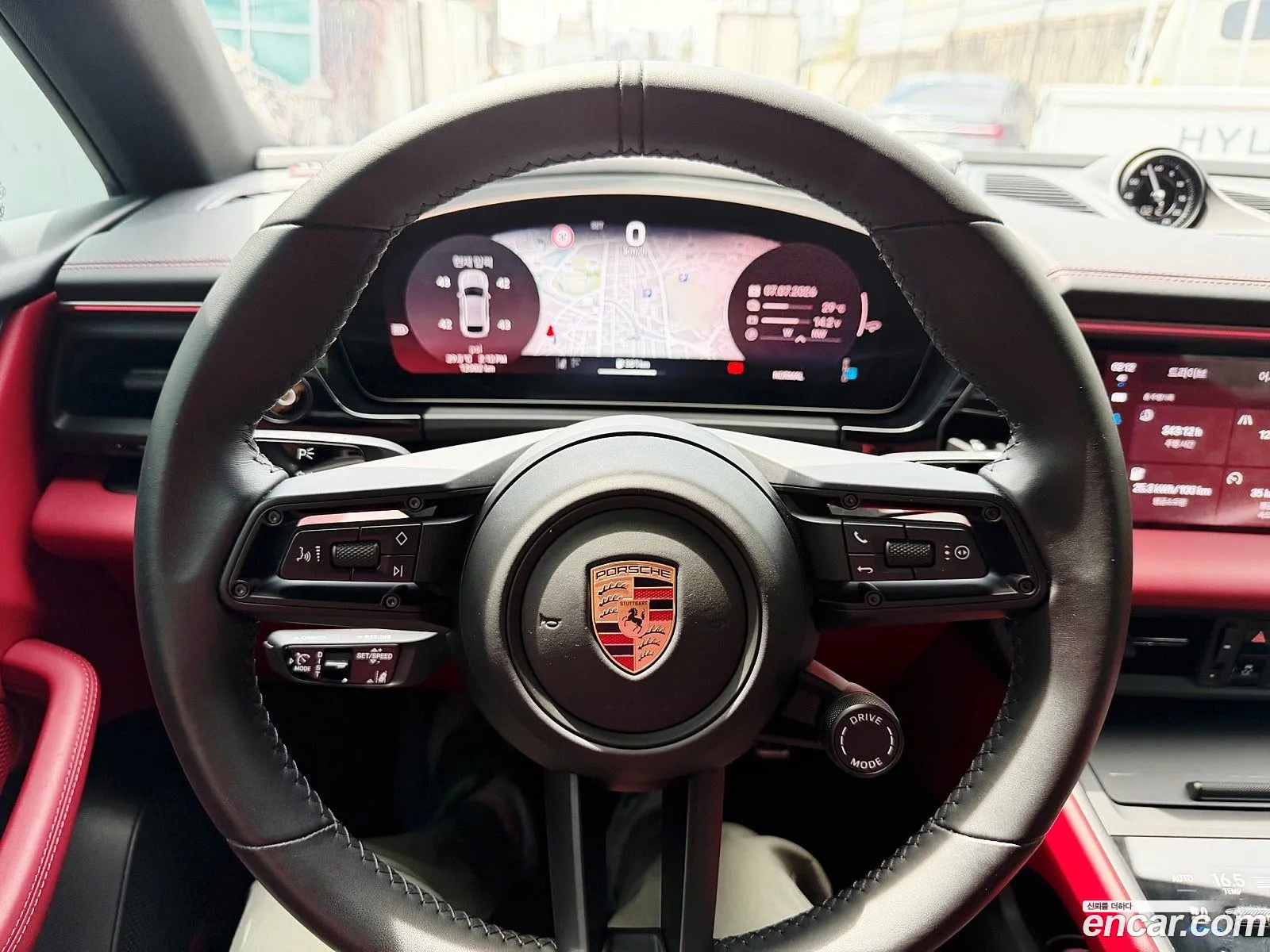 Porsche Macan EV 2025 — 4