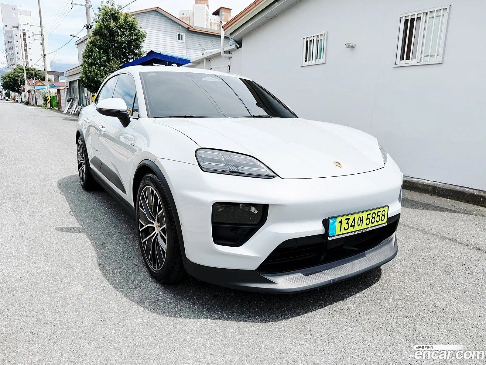 Porsche Macan EV 2025 — 6