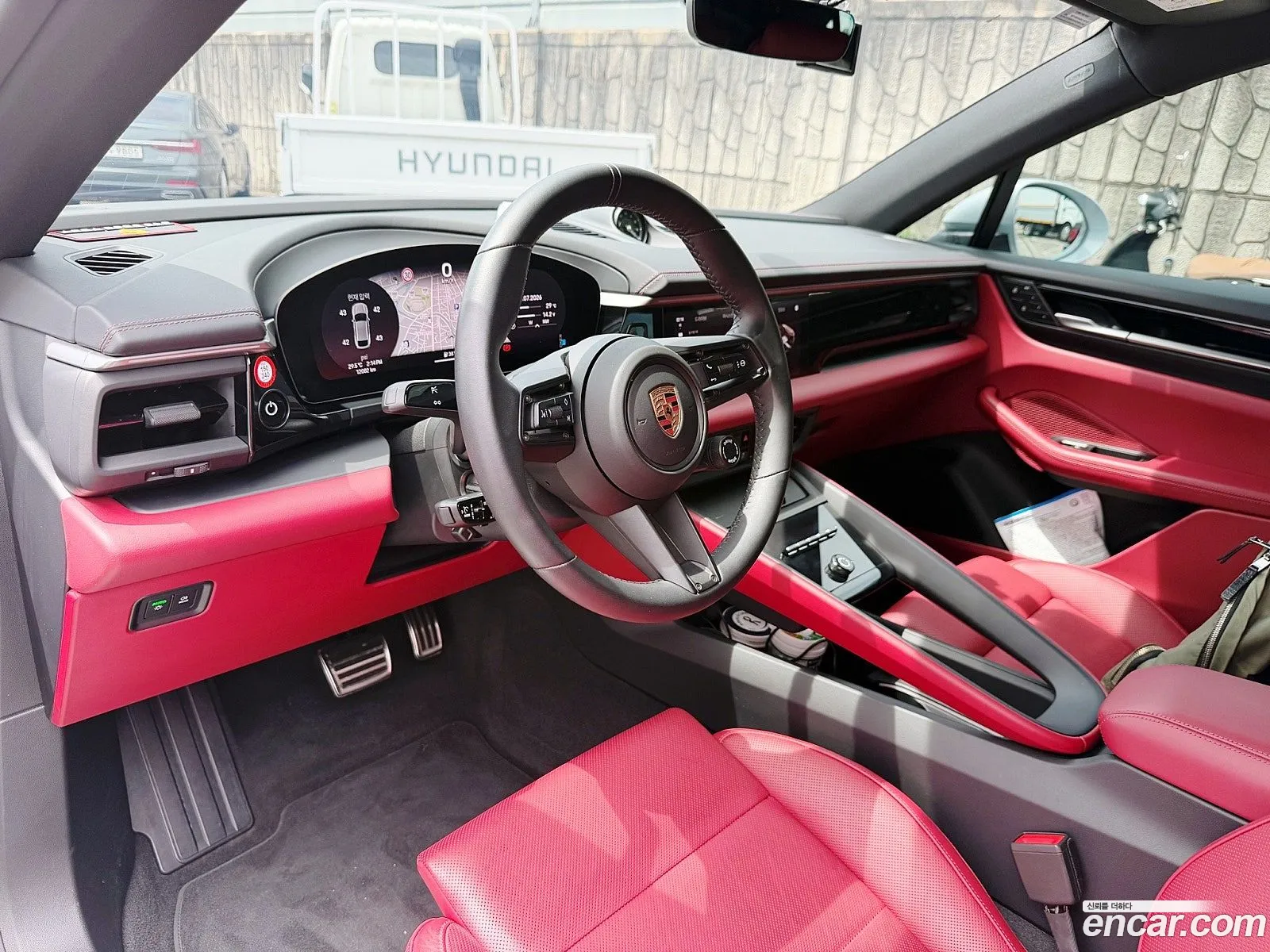 Porsche Macan EV 2025 — 18