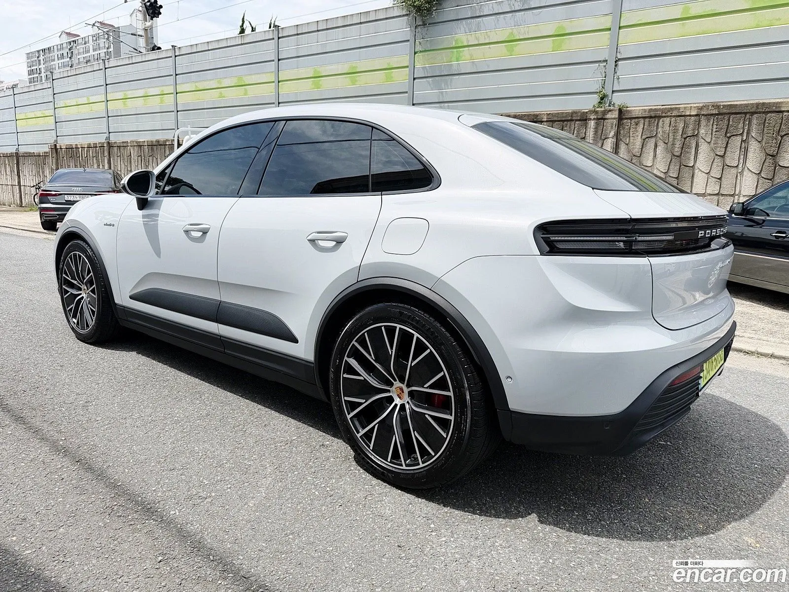 Porsche Macan EV 2025 — 15