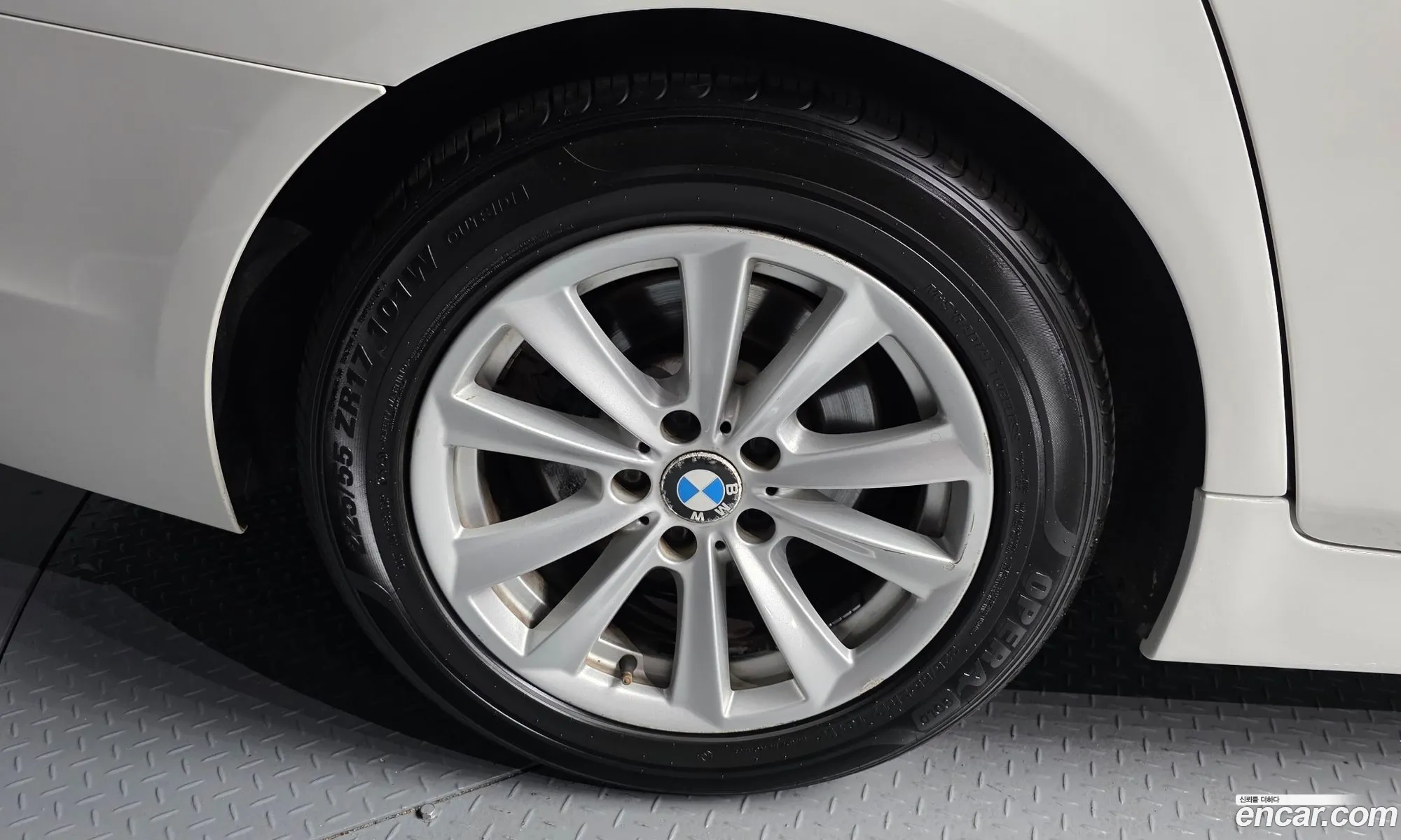 BMW 5 Series 2012 — 18