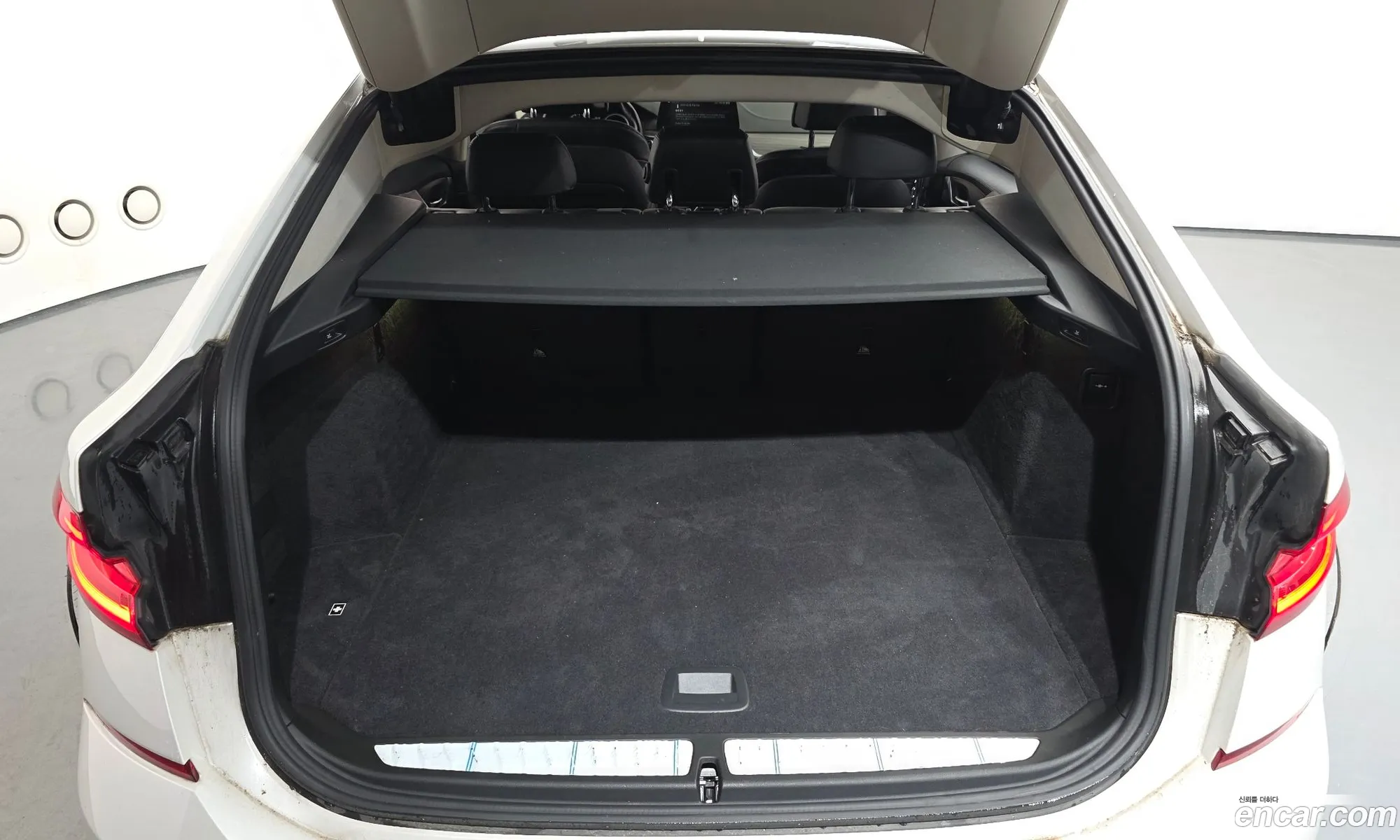 BMW 6 Series GT 2018 WBAJW8104JBK91198 — 3