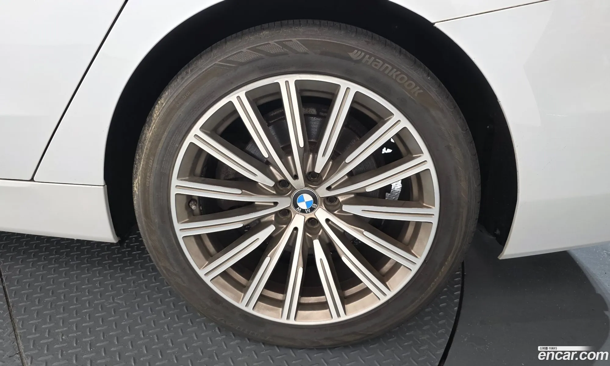 BMW 6 Series GT 2018 WBAJW8104JBK91198 — 19
