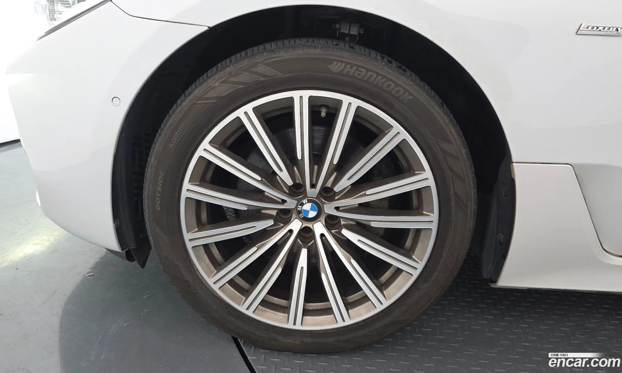 BMW 6 Series GT 2018 WBAJW8104JBK91198 — 31