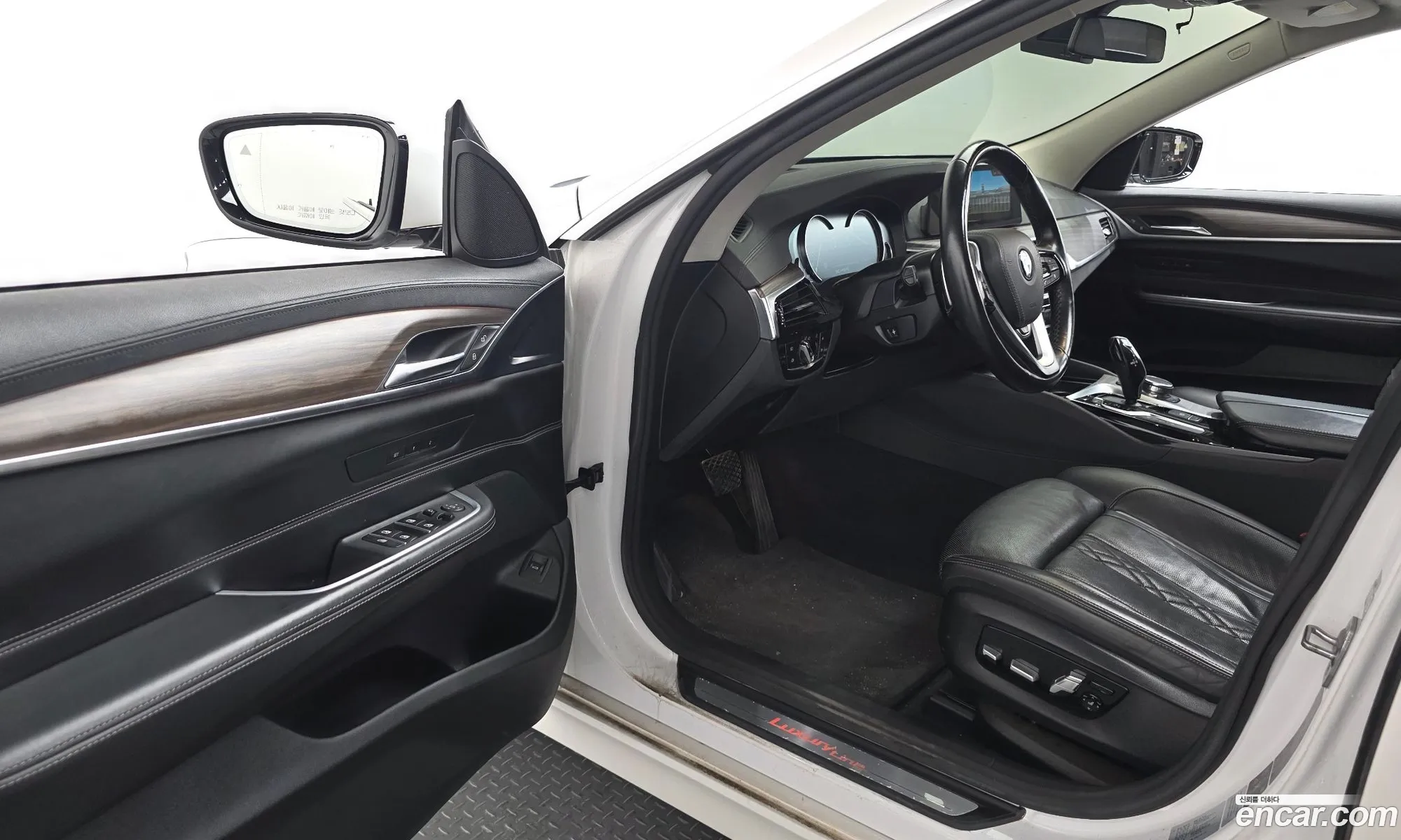 BMW 6 Series GT 2018 WBAJW8104JBK91198 — 30