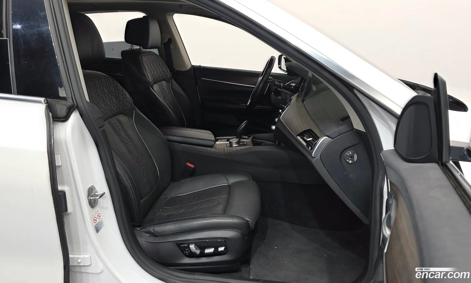 BMW 6 Series GT 2018 WBAJW8104JBK91198 — 29