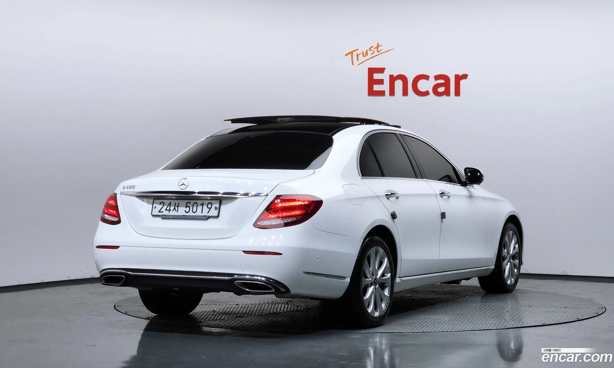 Mercedes-Benz E-Class W213 2019 WDDZF4JB0KA632545 — 3