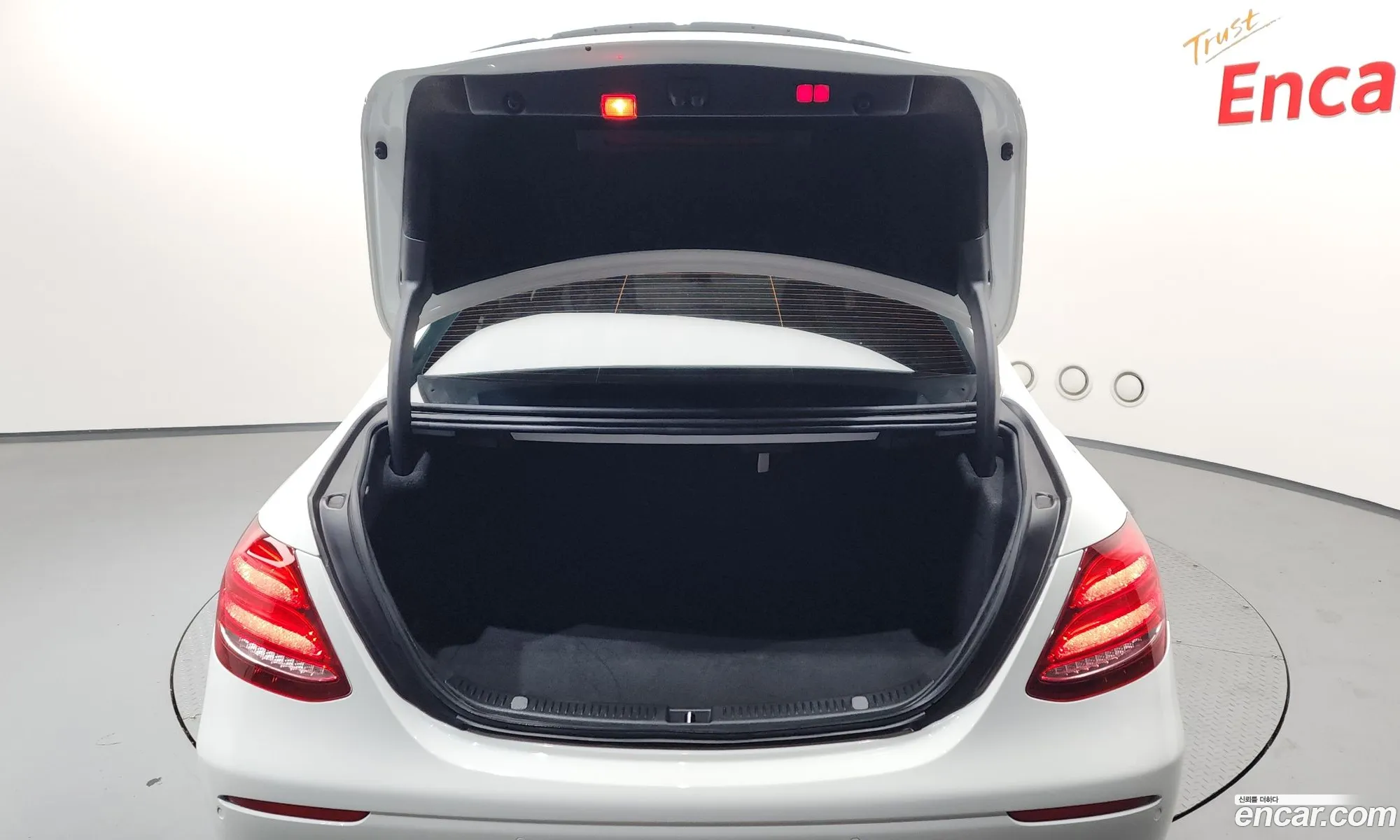 Mercedes-Benz E-Class W213 2019 WDDZF4JB0KA632545 — 5