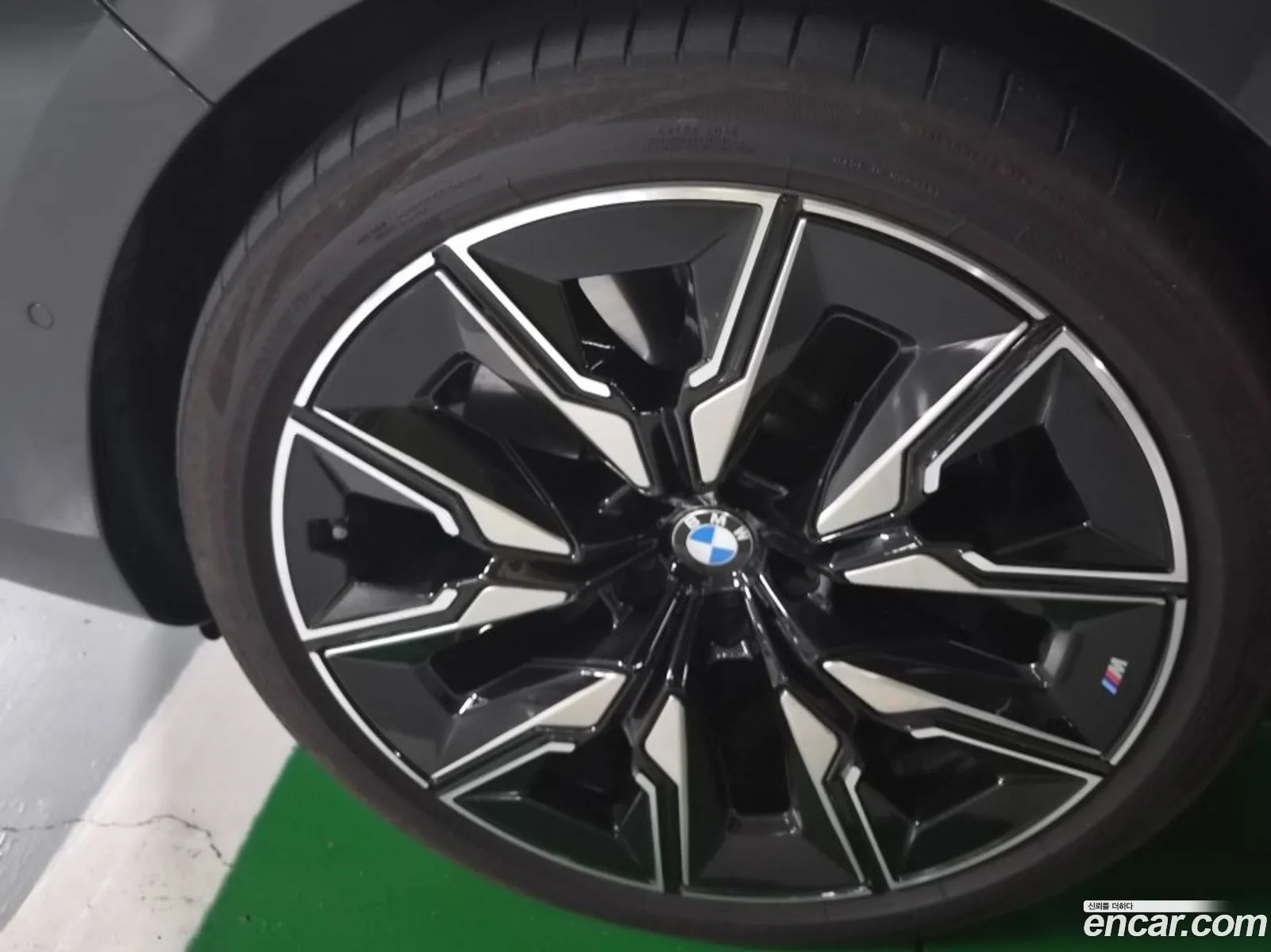 BMW i7 2025 — 16